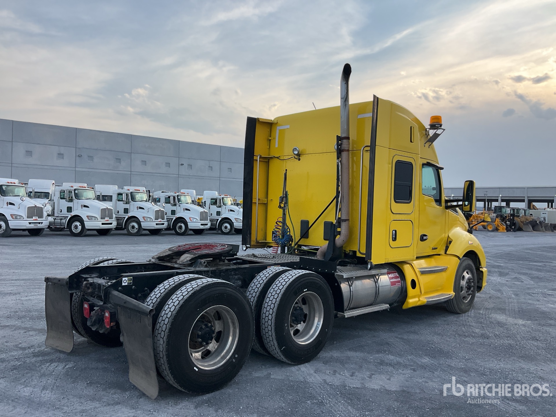 General Appearance with Foto, angolo anteriore sinistro