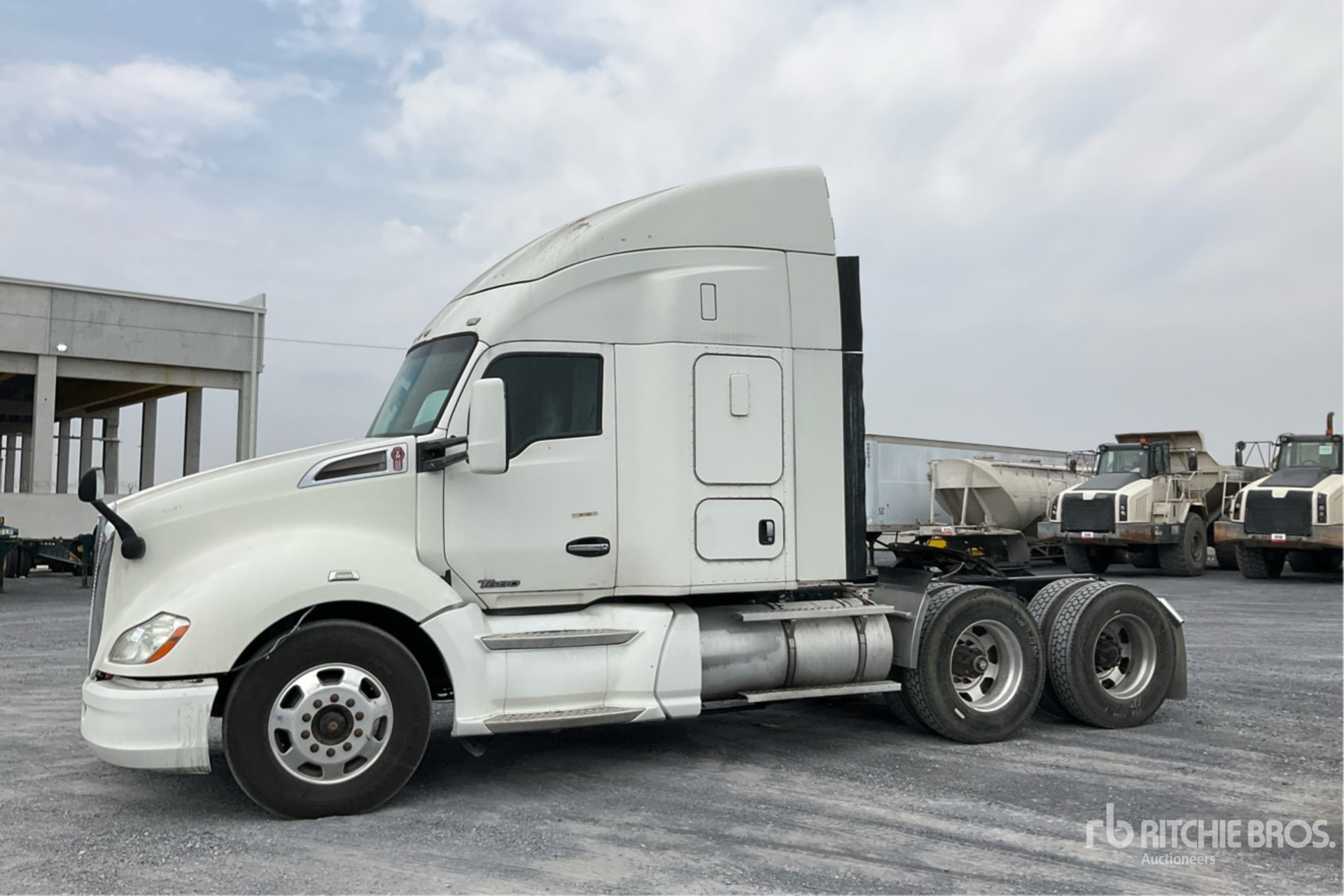 General Appearance with Foto, angolo anteriore sinistro