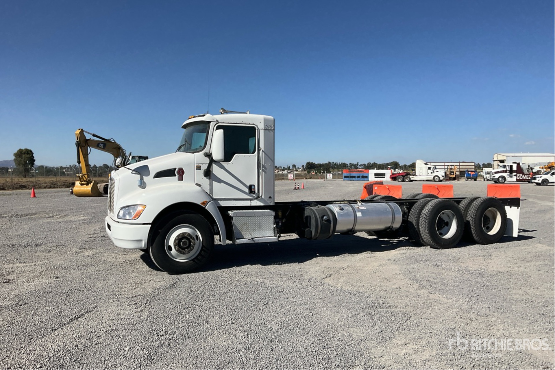 General Appearance with Foto, angolo anteriore sinistro