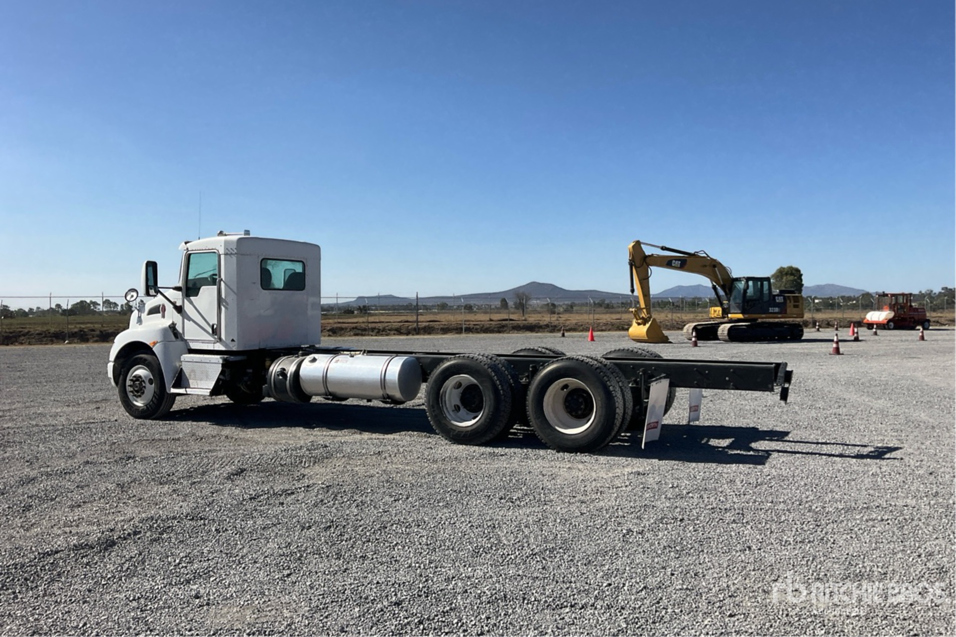 General Appearance with Foto, angolo posteriore sinistro