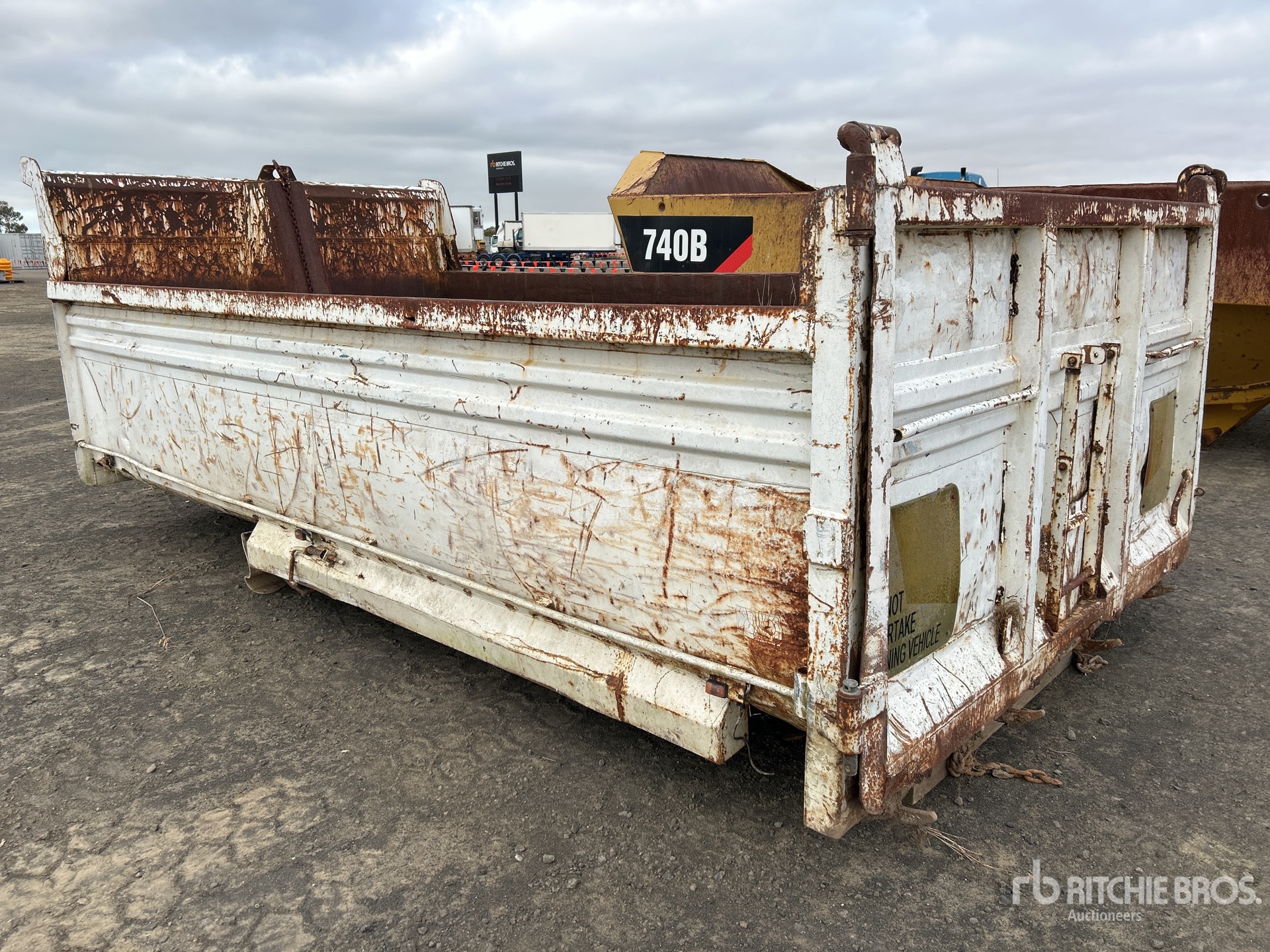 General Appearance with Picture, Right Rear Corner