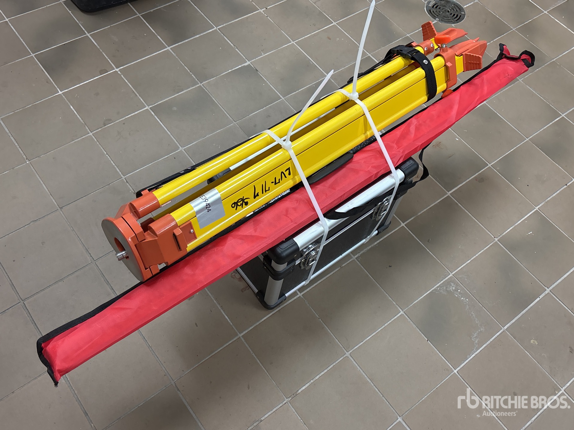 General Appearance with Bild, Ecke hinten links