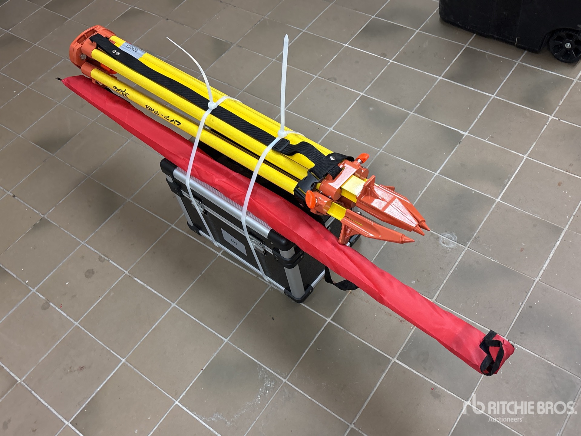 General Appearance with Bild, Ecke hinten rechts