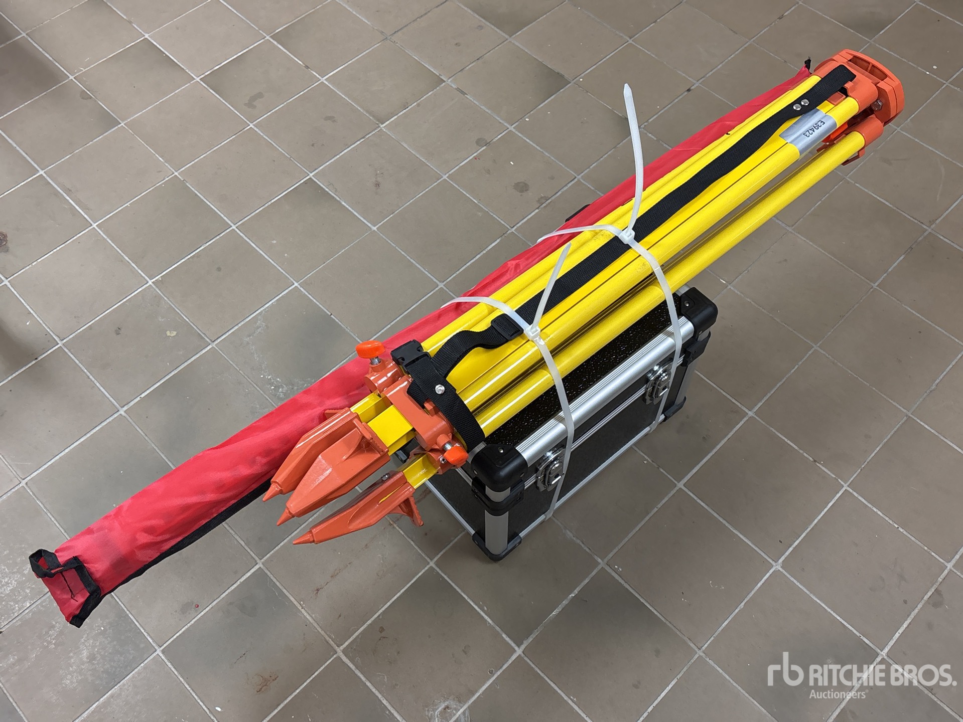 General Appearance with Bild, Ecke vorne rechts