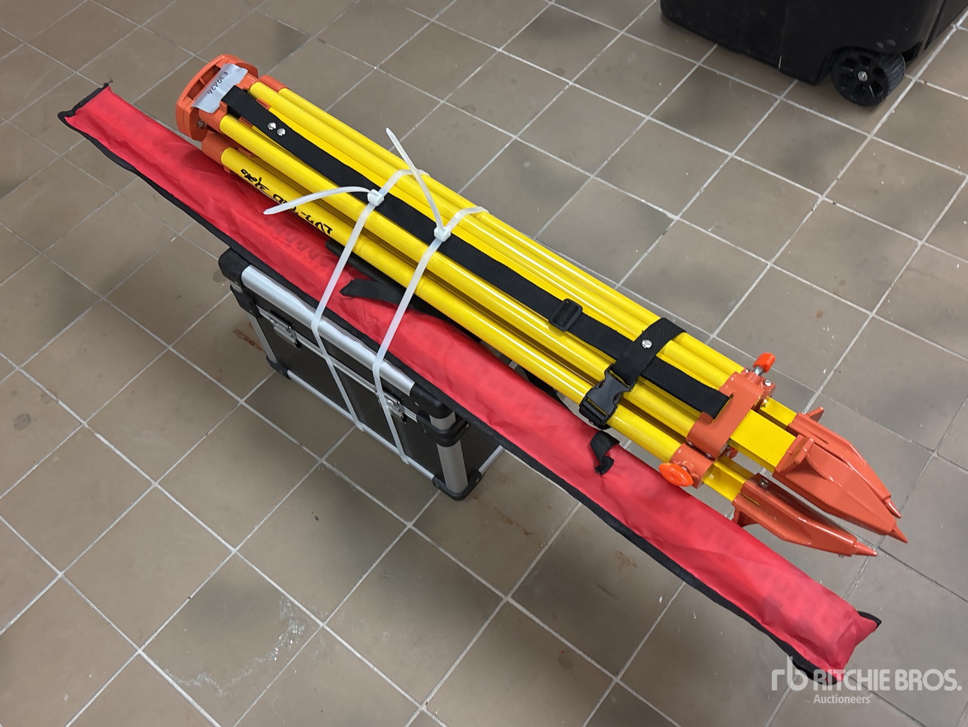 General Appearance with Bild, Ecke hinten rechts