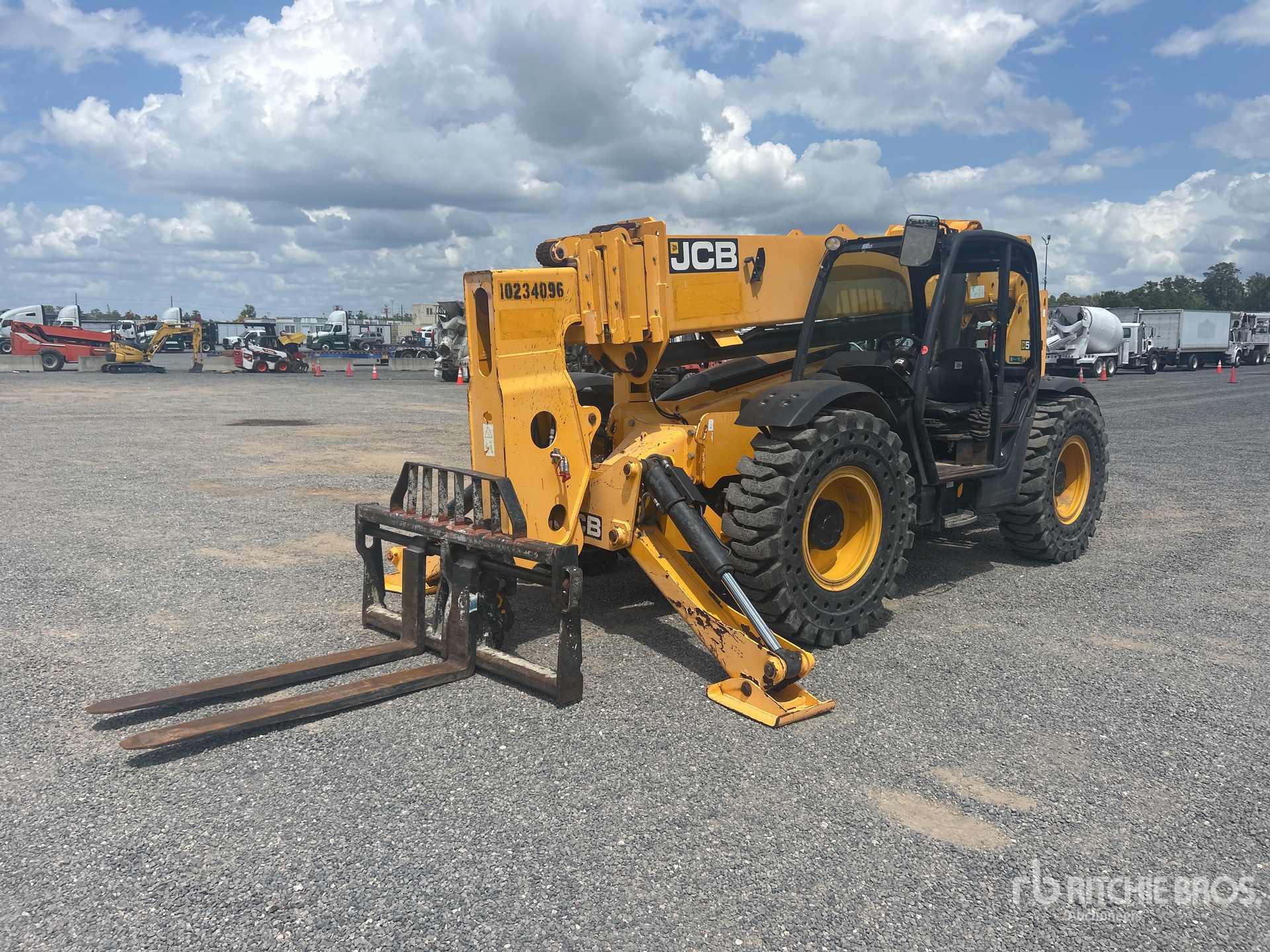 General Appearance with Foto, angolo anteriore sinistro