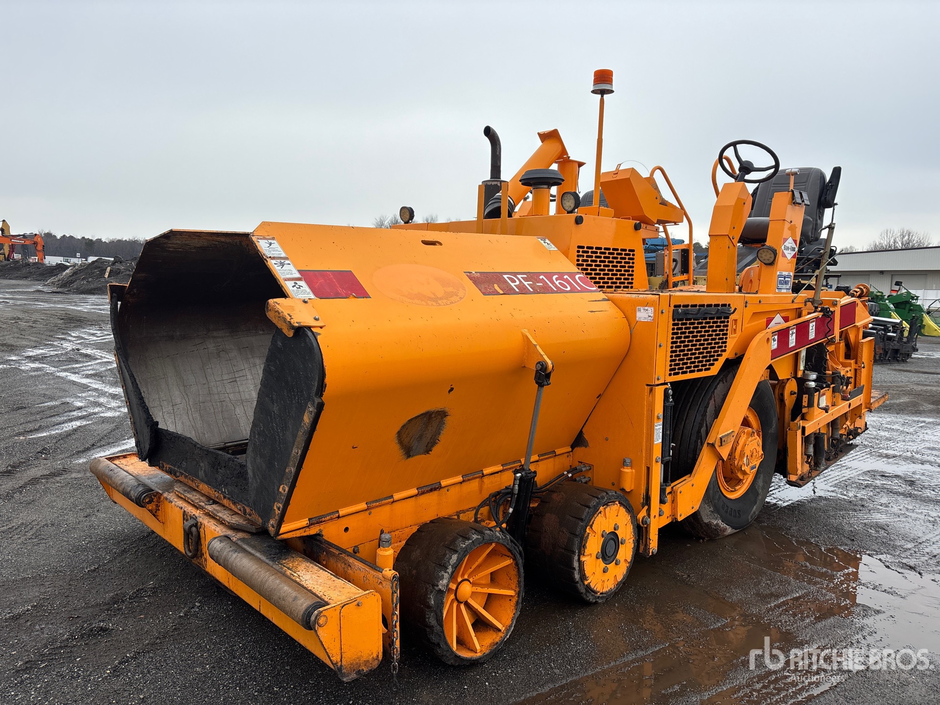 General Appearance with Foto, angolo anteriore sinistro