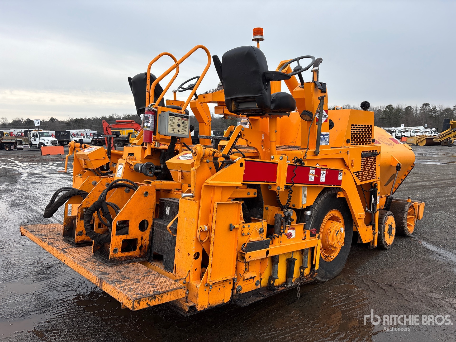 General Appearance with Foto, angolo anteriore sinistro