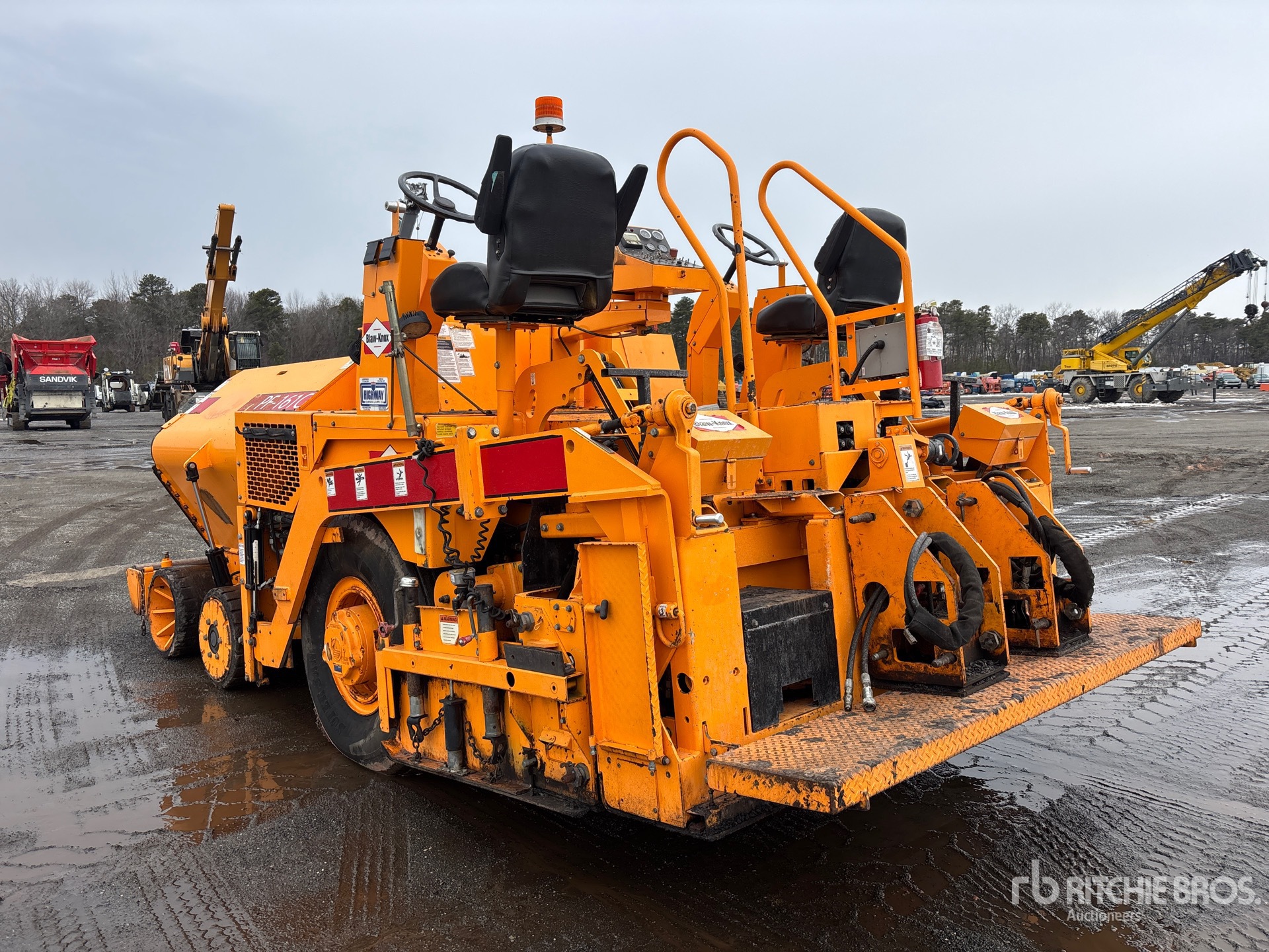 General Appearance with Foto, angolo posteriore sinistro