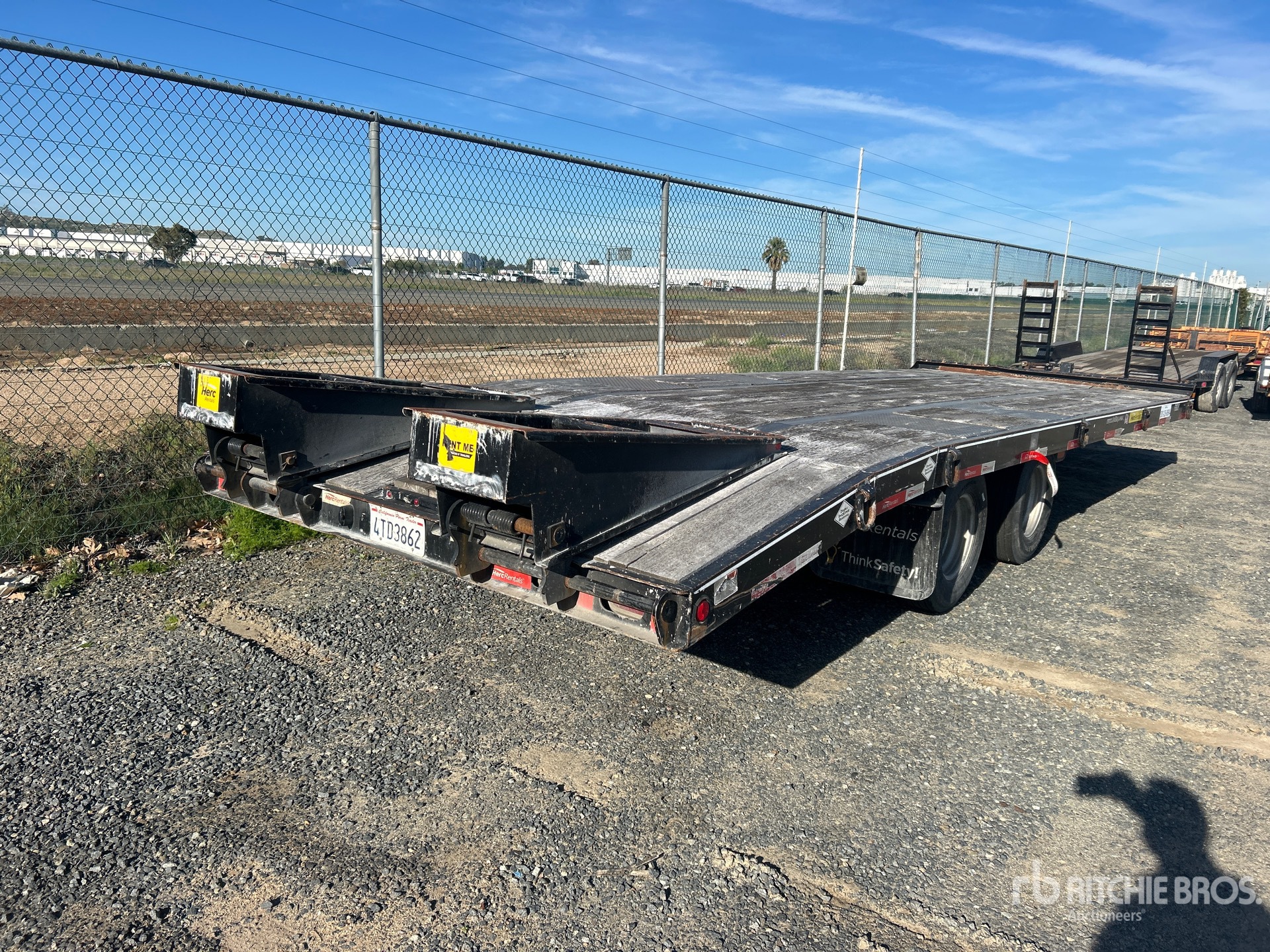 General Appearance with Foto, angolo anteriore sinistro