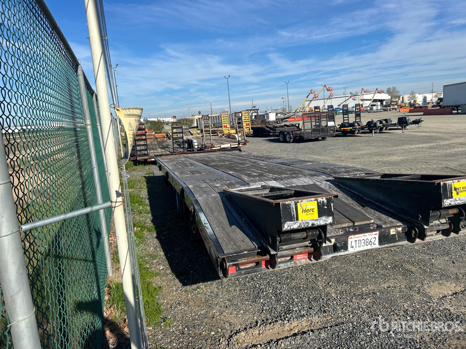 General Appearance with Foto, angolo posteriore sinistro