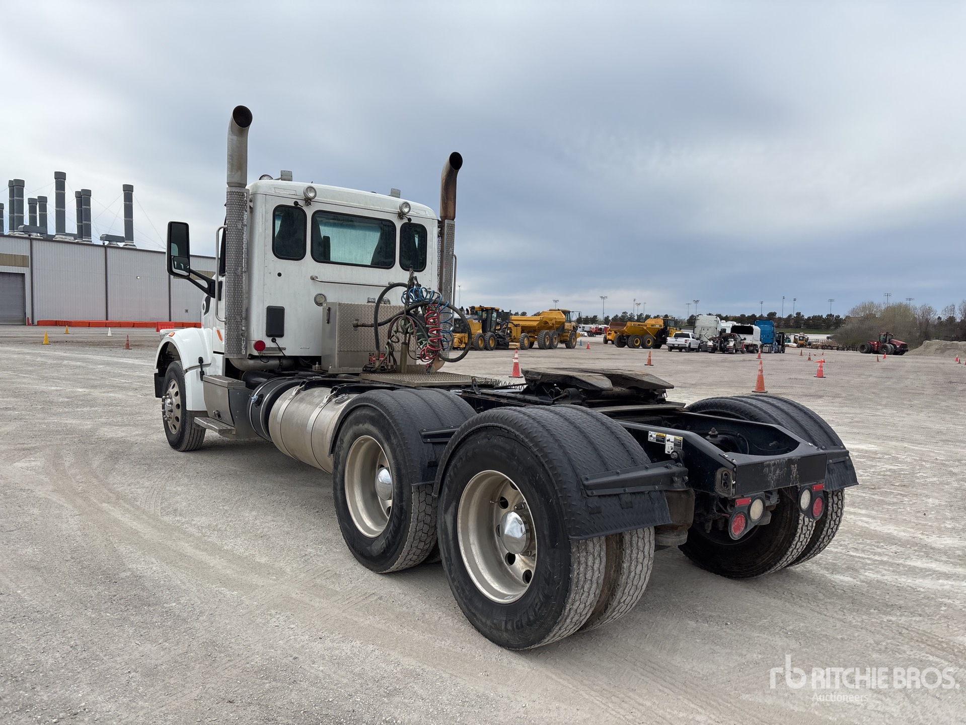 General Appearance with Foto, angolo posteriore sinistro