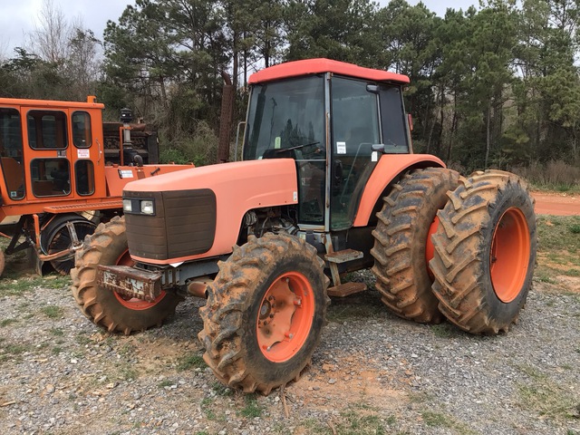 Kubota M105S 4WD Tractor
