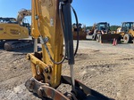 Hydraulics with Thumb Cylinder