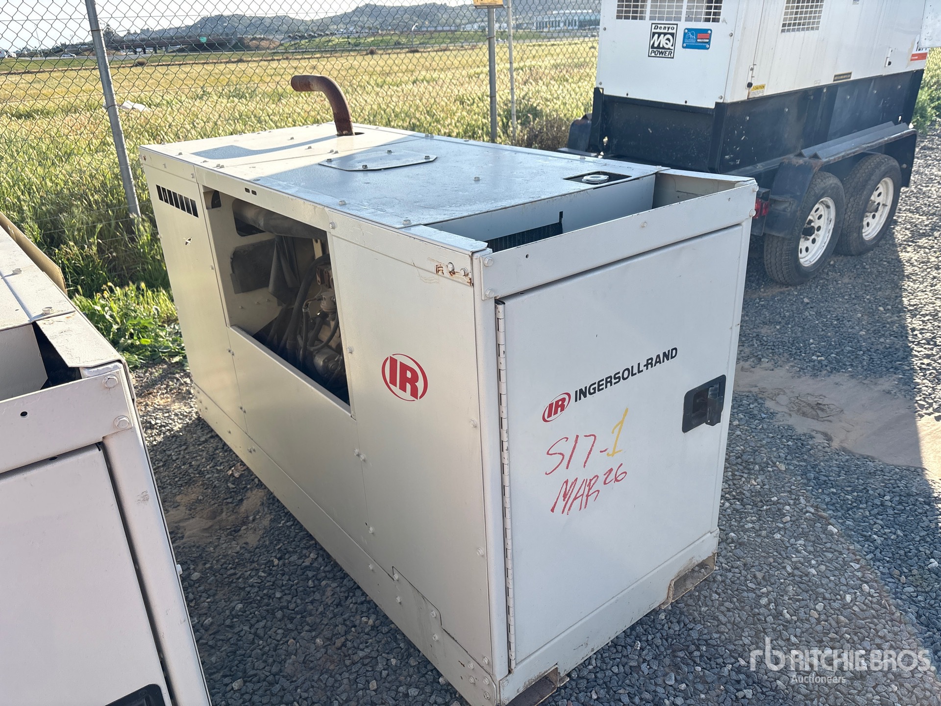 General Appearance with Bild, Ecke vorne rechts