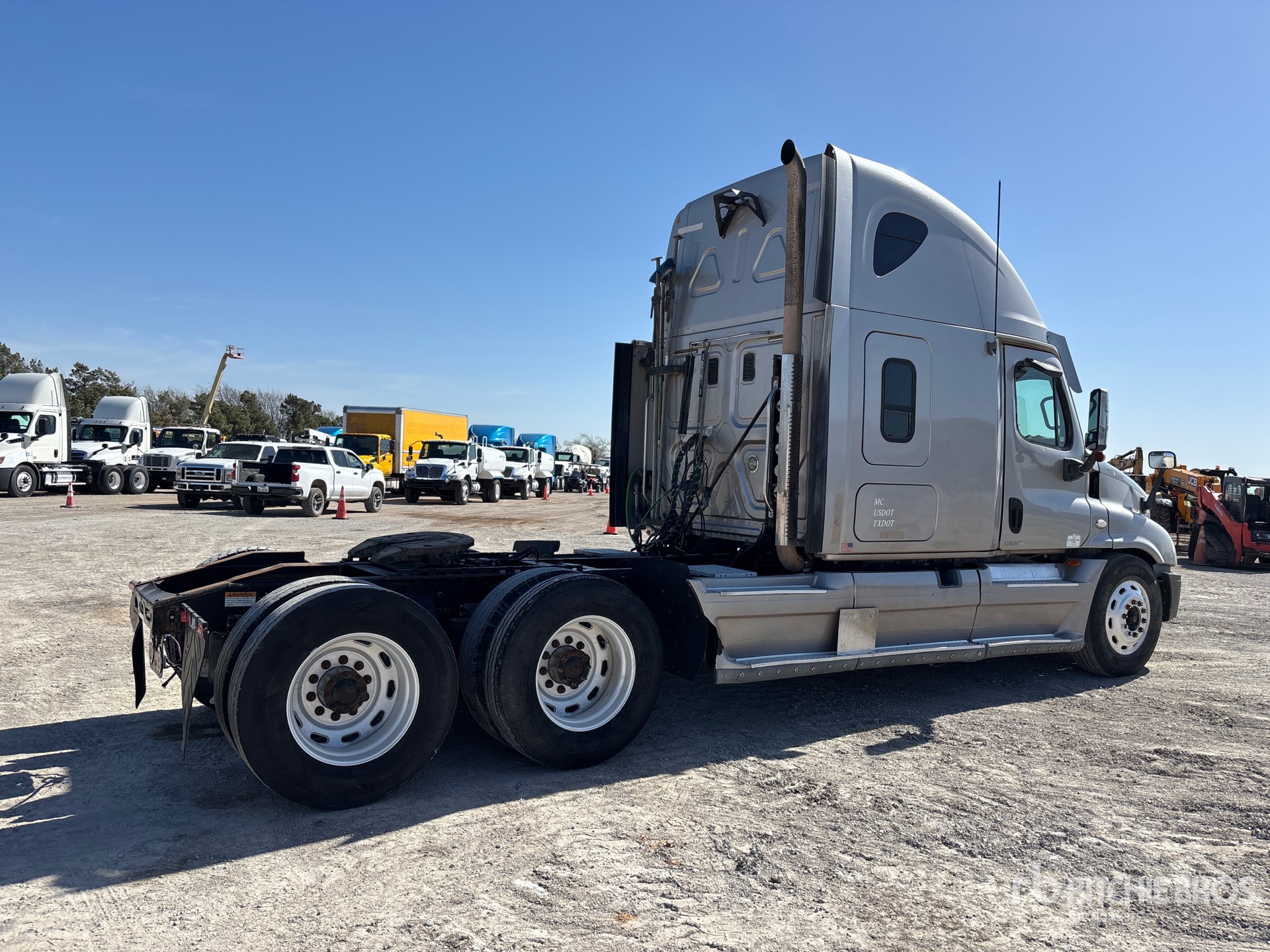 General Appearance with Foto, angolo anteriore sinistro