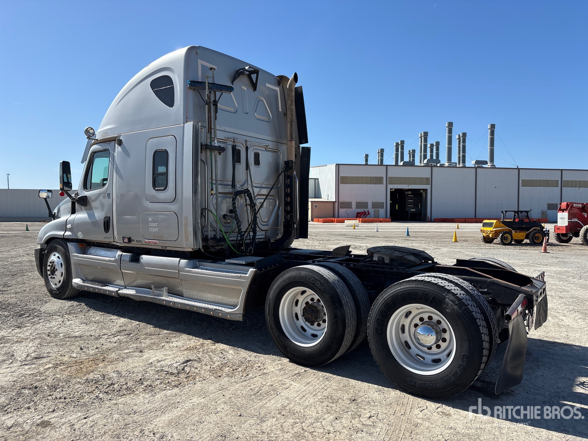 General Appearance with Foto, angolo posteriore sinistro