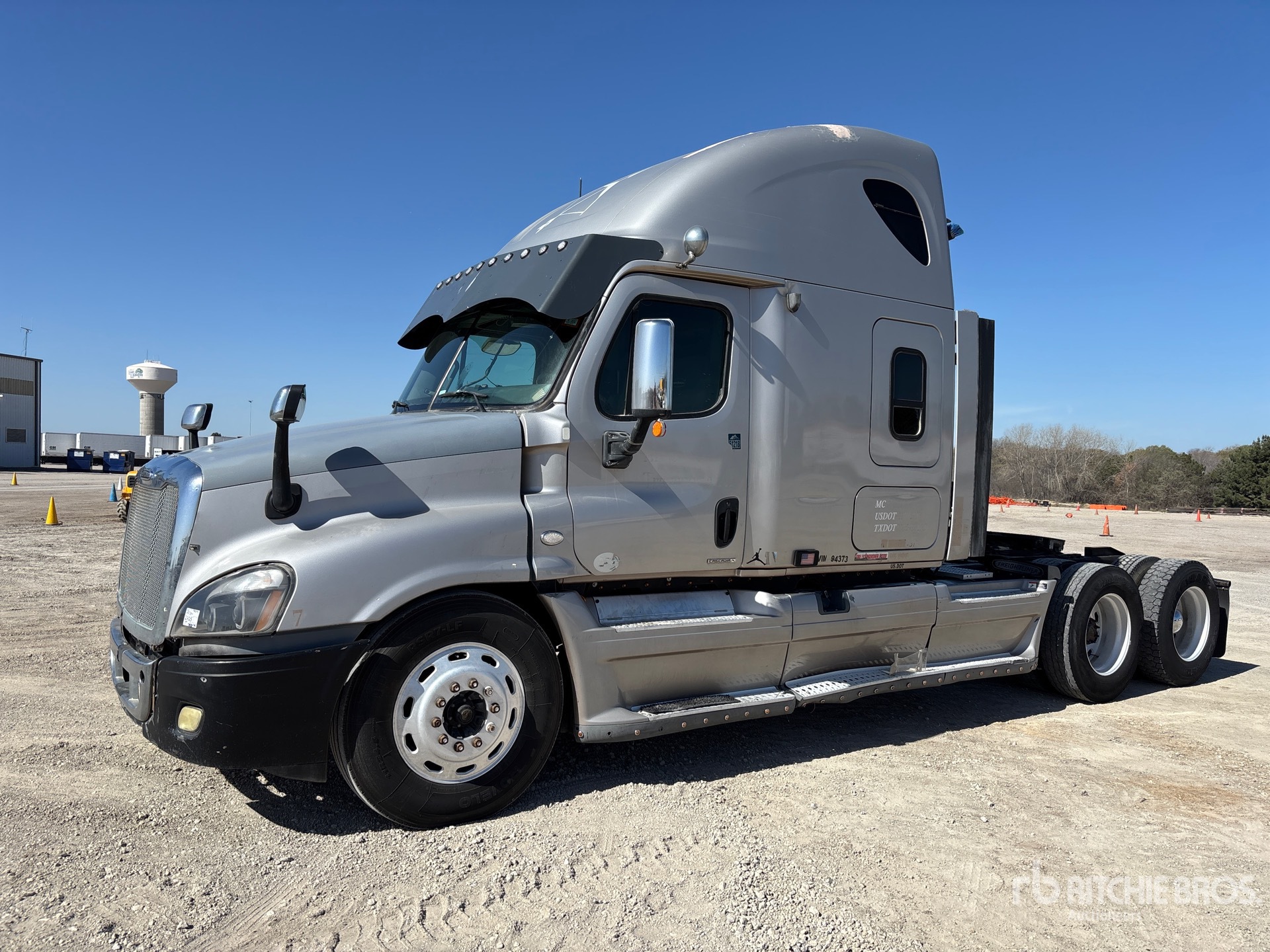 General Appearance with Foto, angolo anteriore sinistro