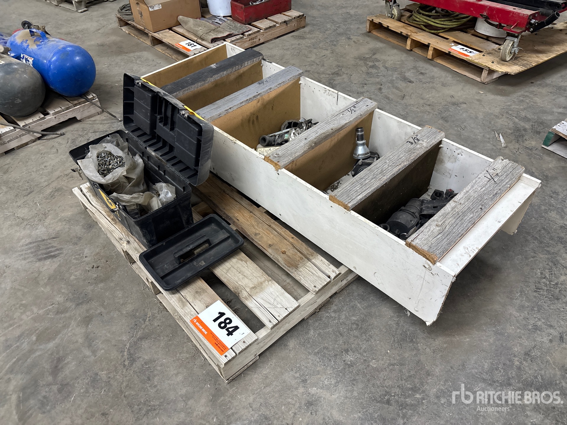 General Appearance with Bild, Ecke vorne links