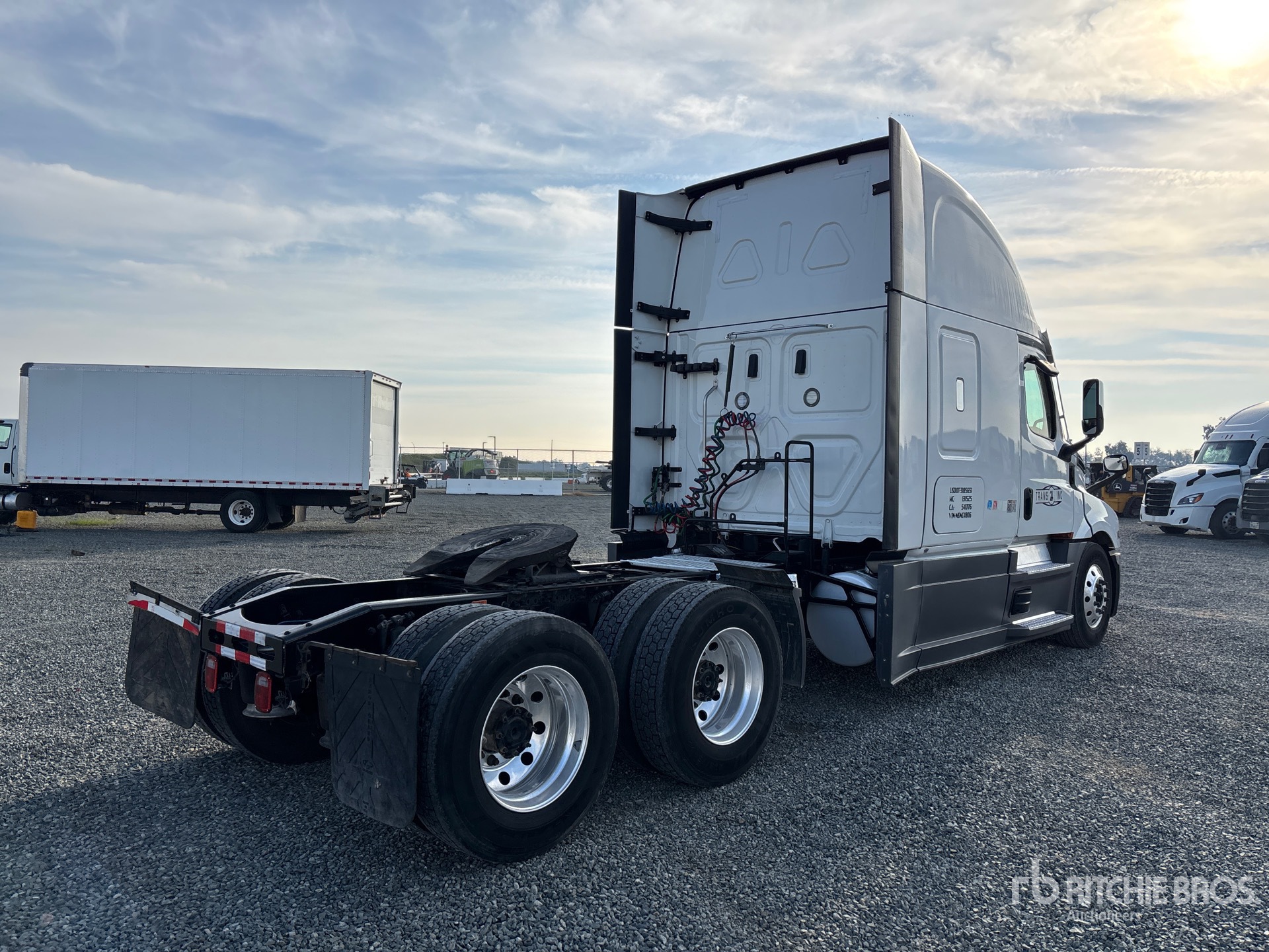 Aspect général with Image, coin arrière droit