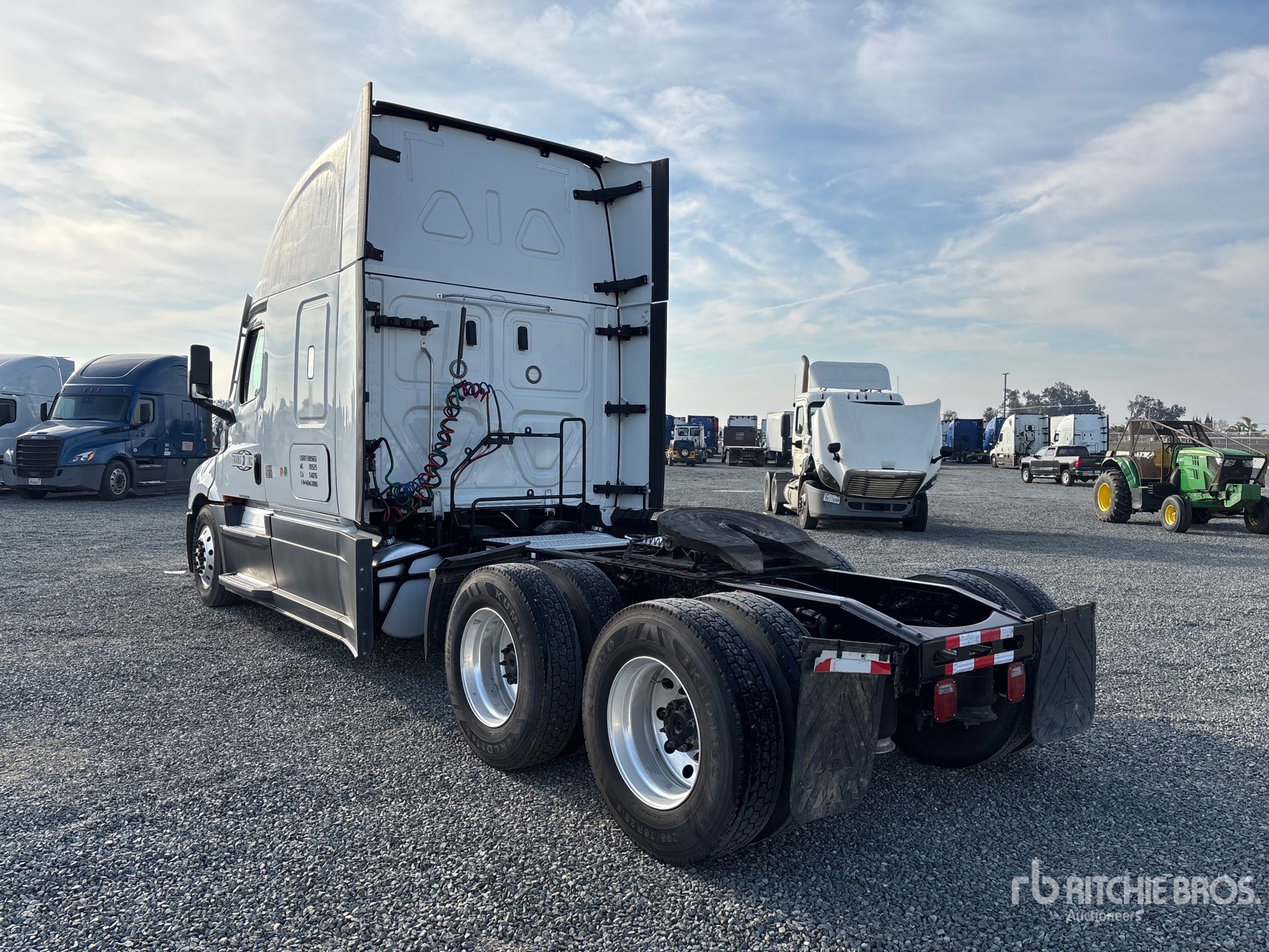 Aspect général with Image, coin arrière gauche