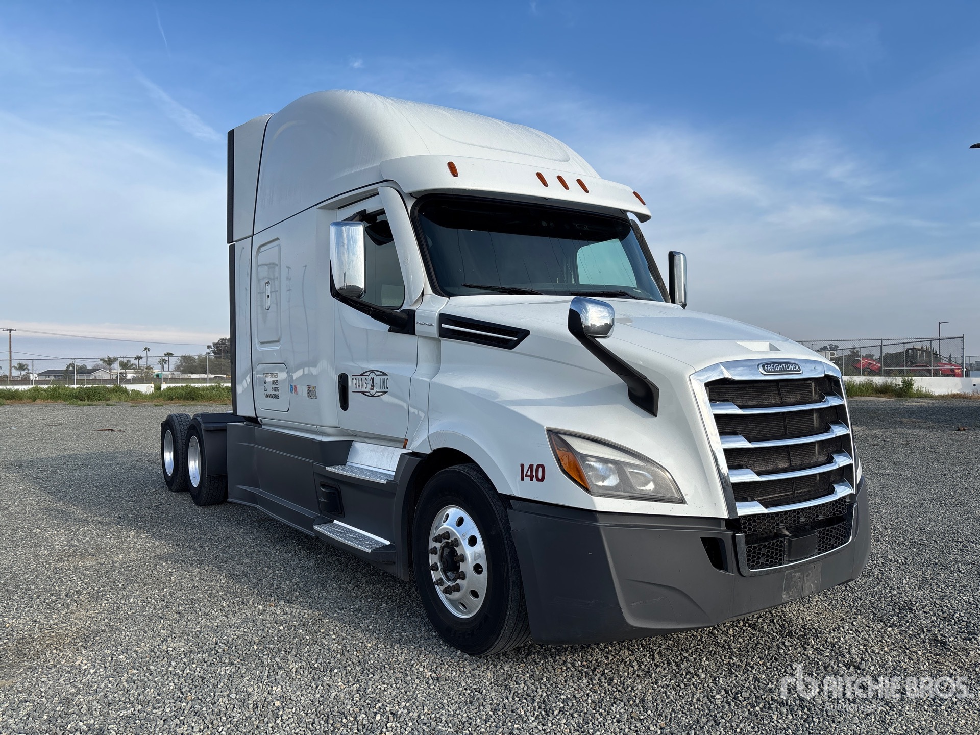 Aspect général with Image, coin avant droit