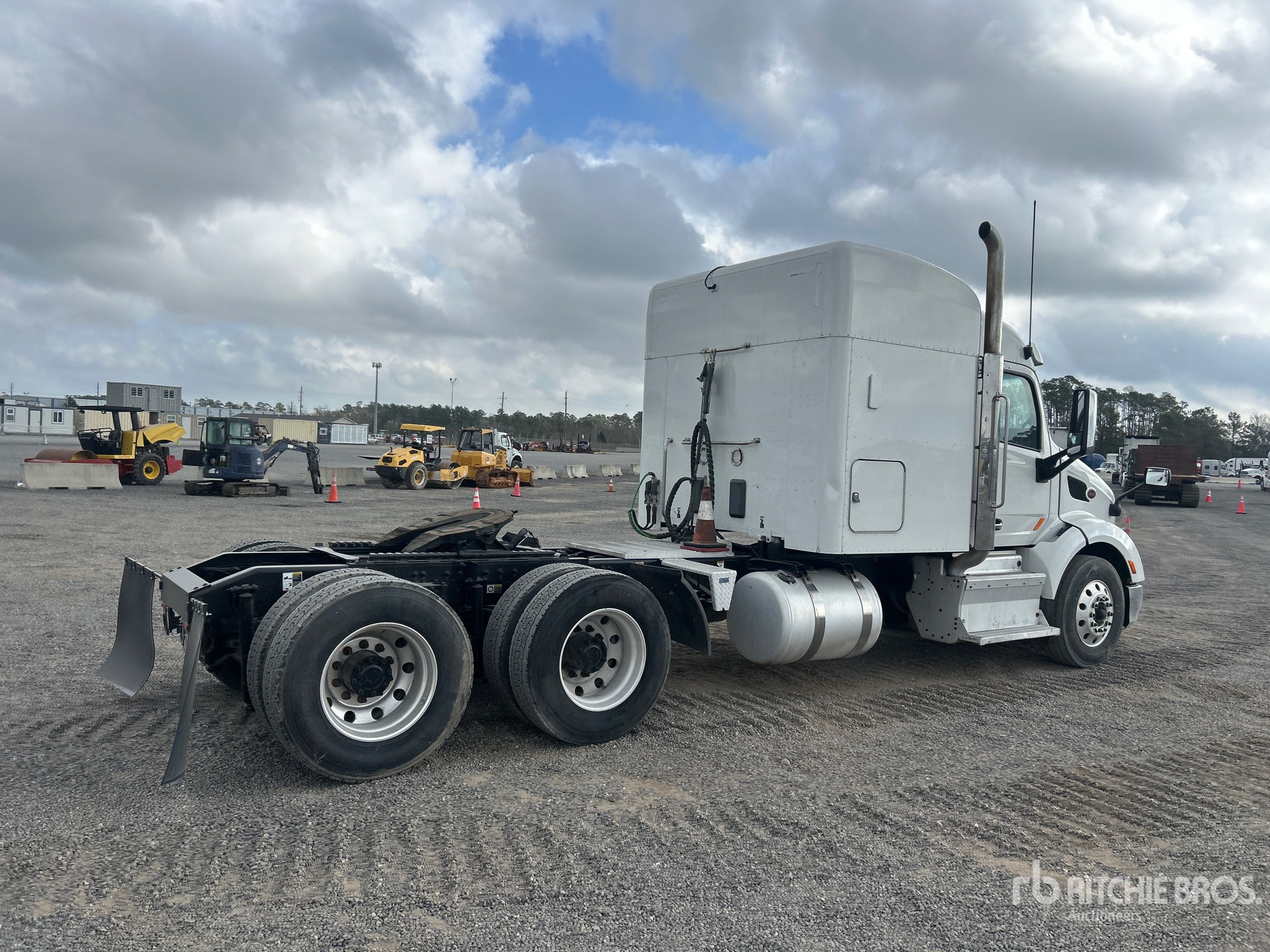 General Appearance with Bild, Ecke hinten rechts