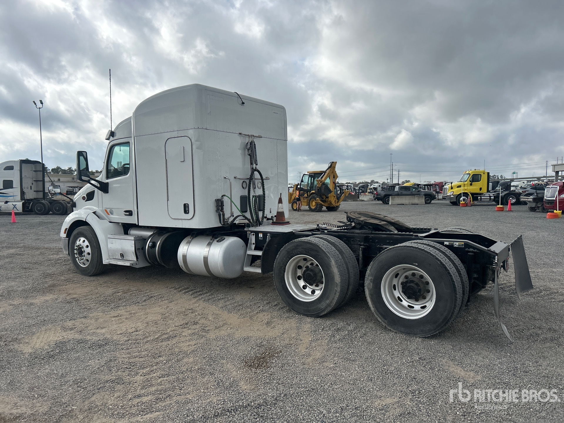 General Appearance with Bild, Ecke hinten links