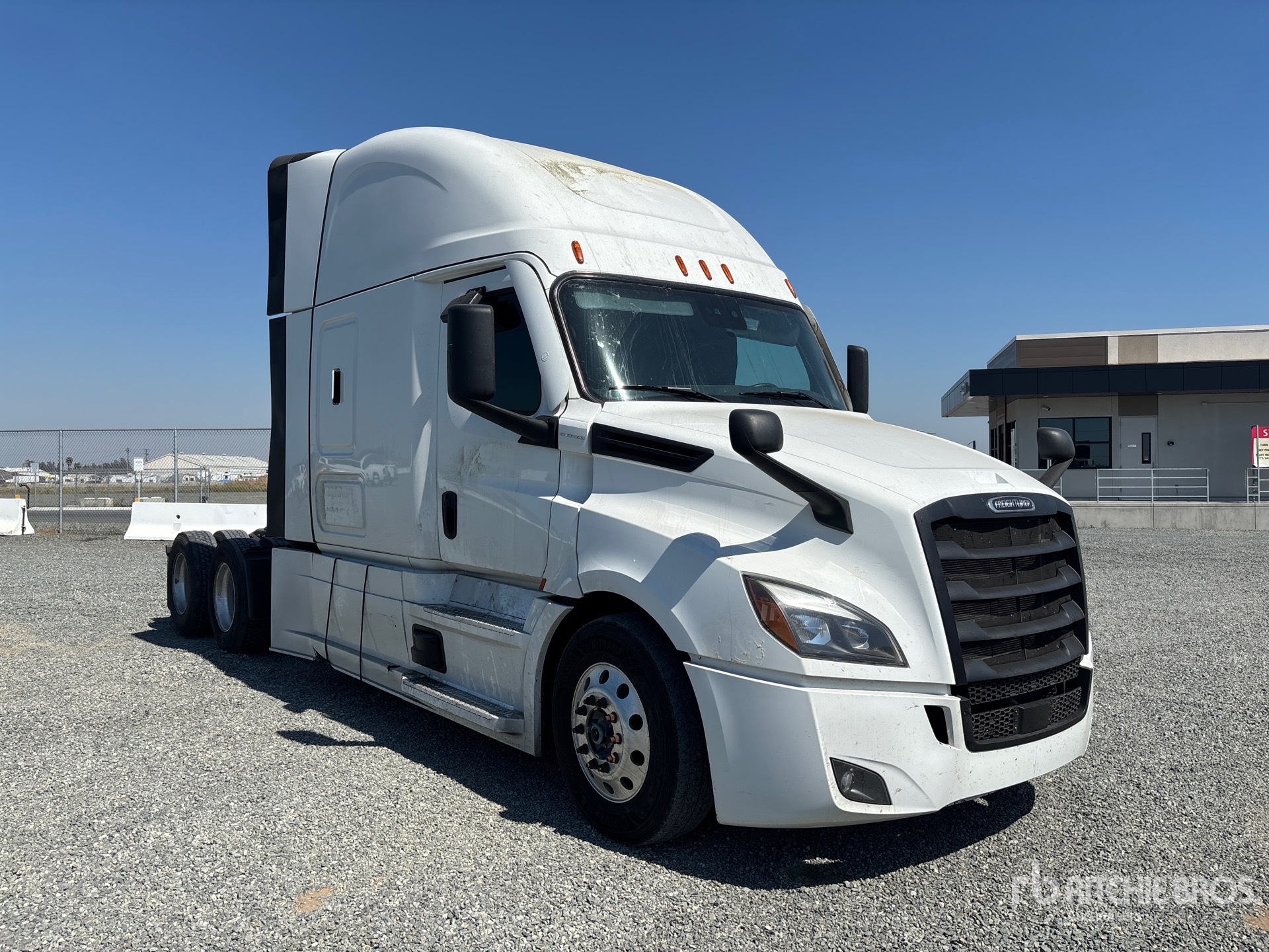 General Appearance with Bild, Ecke vorne rechts