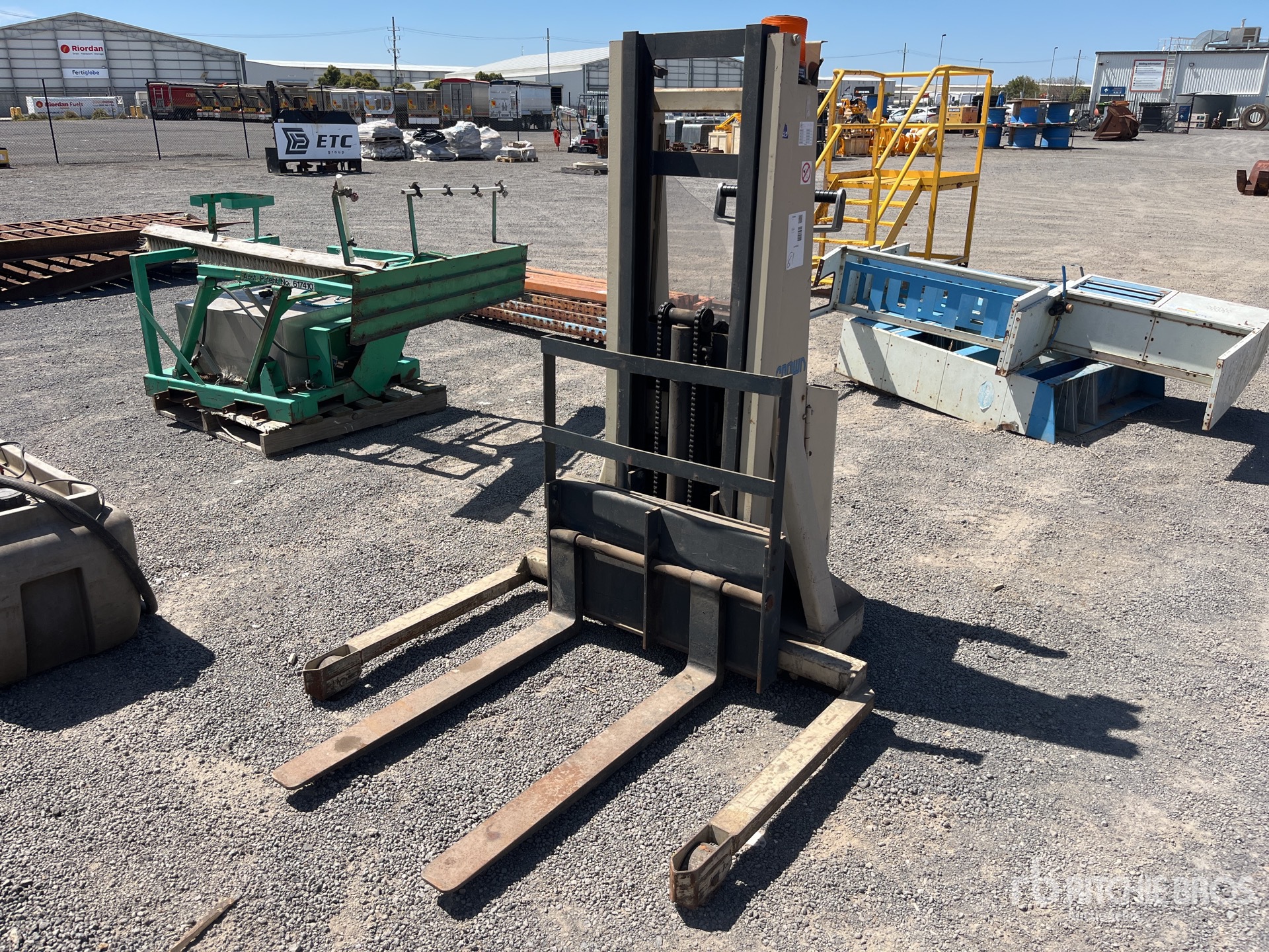 General Appearance with Picture, Left Front Corner