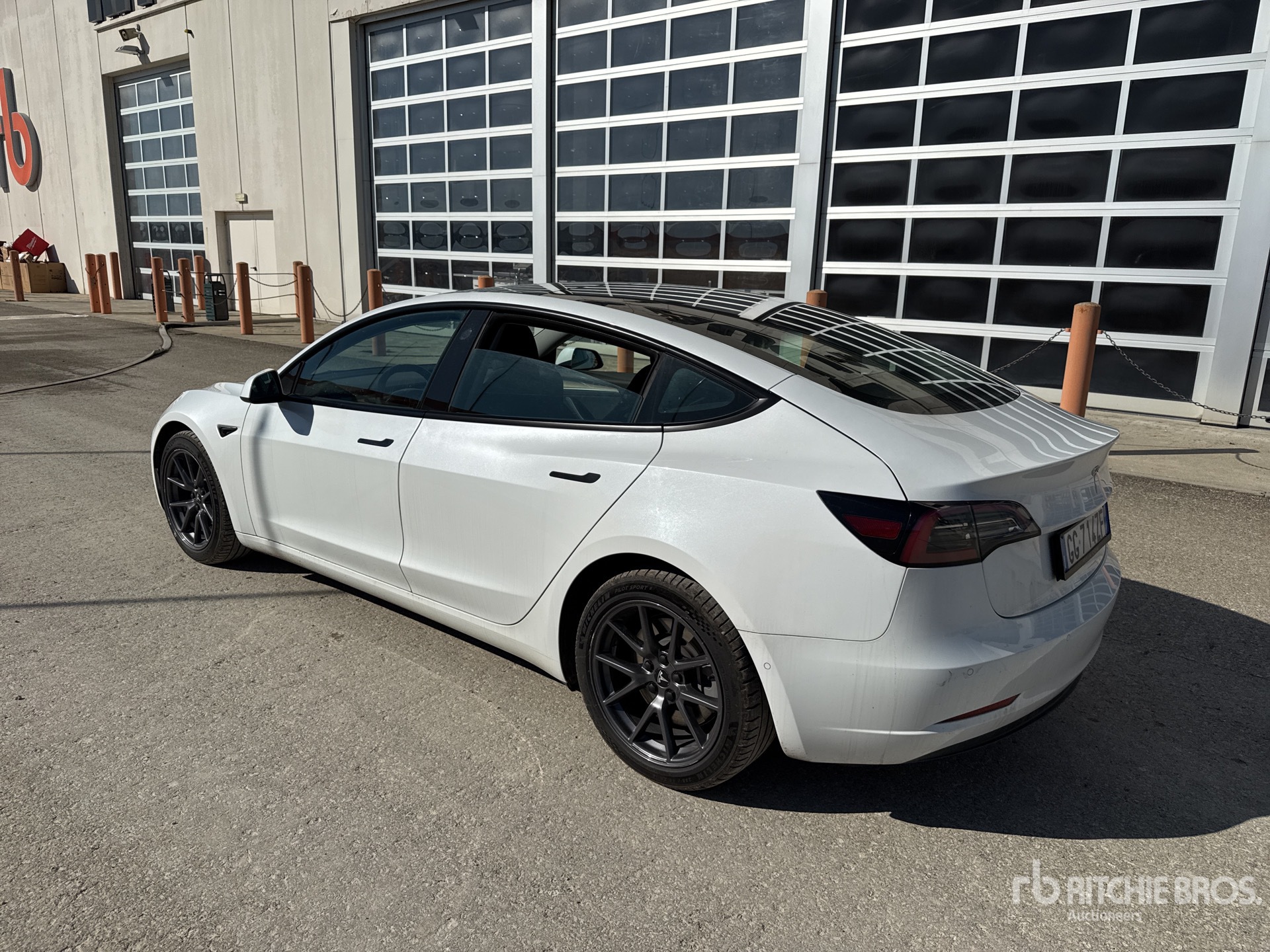 General Appearance with Picture, Left Rear Corner