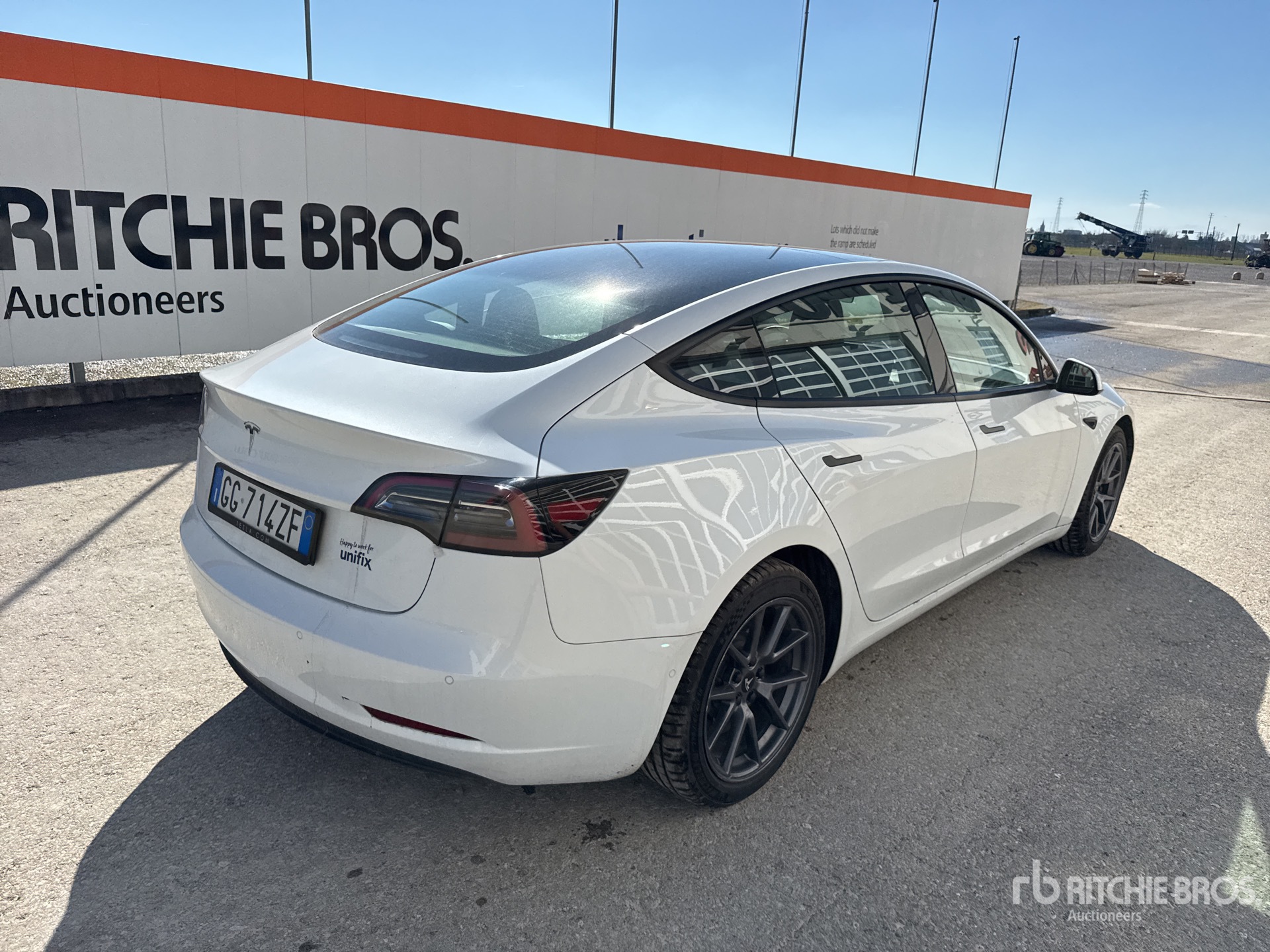 General Appearance with Picture, Right Rear Corner