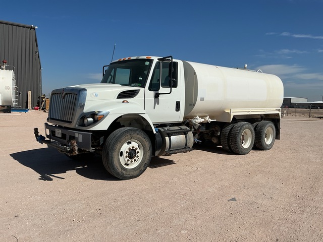 2018 International 7400 4000 gal 6x4 Water Truck