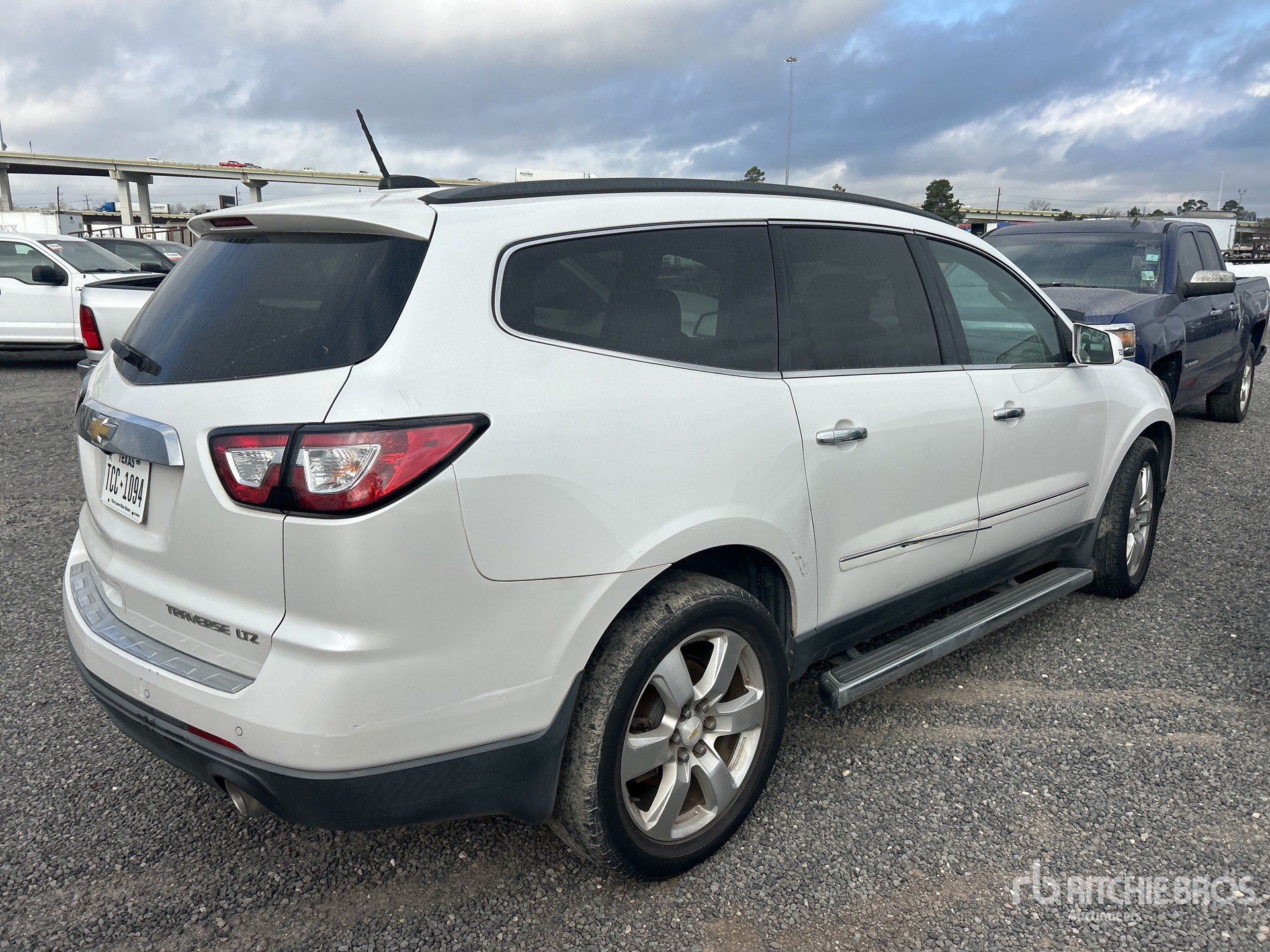 General Appearance with Foto, angolo anteriore sinistro