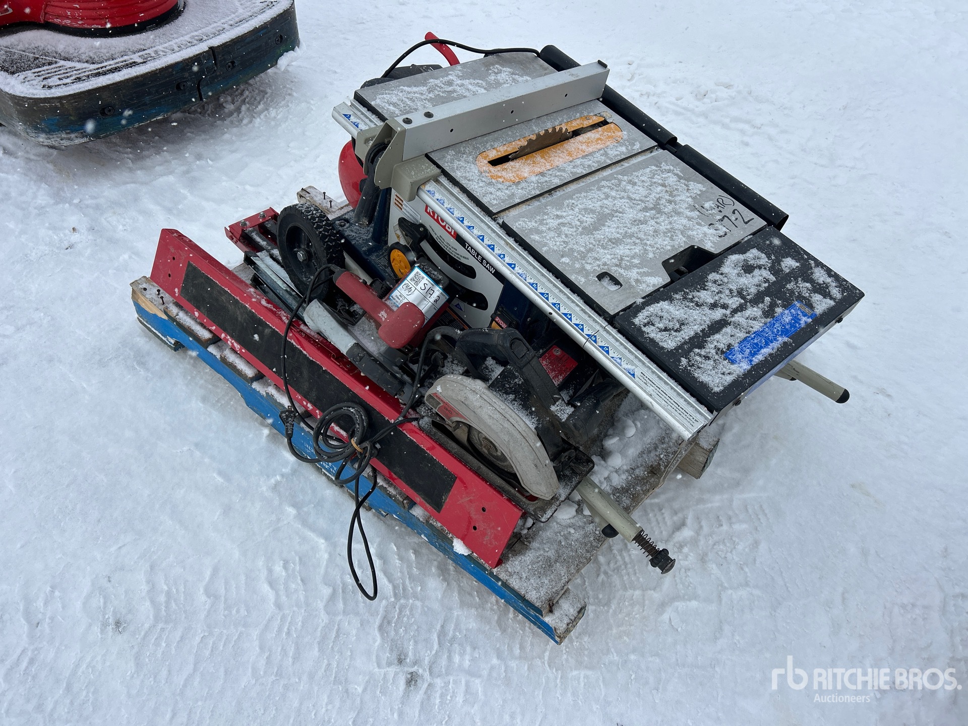 General Appearance with Picture, Right Front Corner