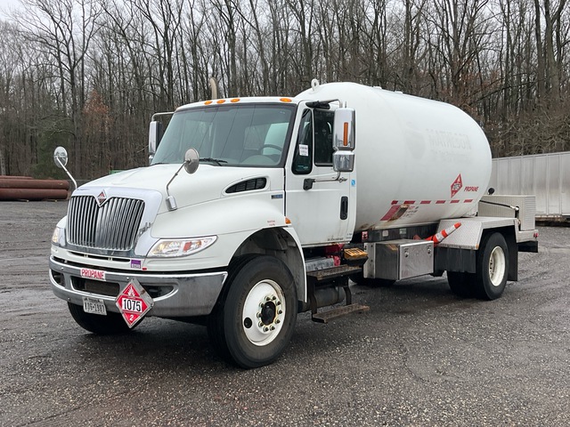 2012 International DuraStar 4400 4x2 3300 gal 4x2 Tanker Truck