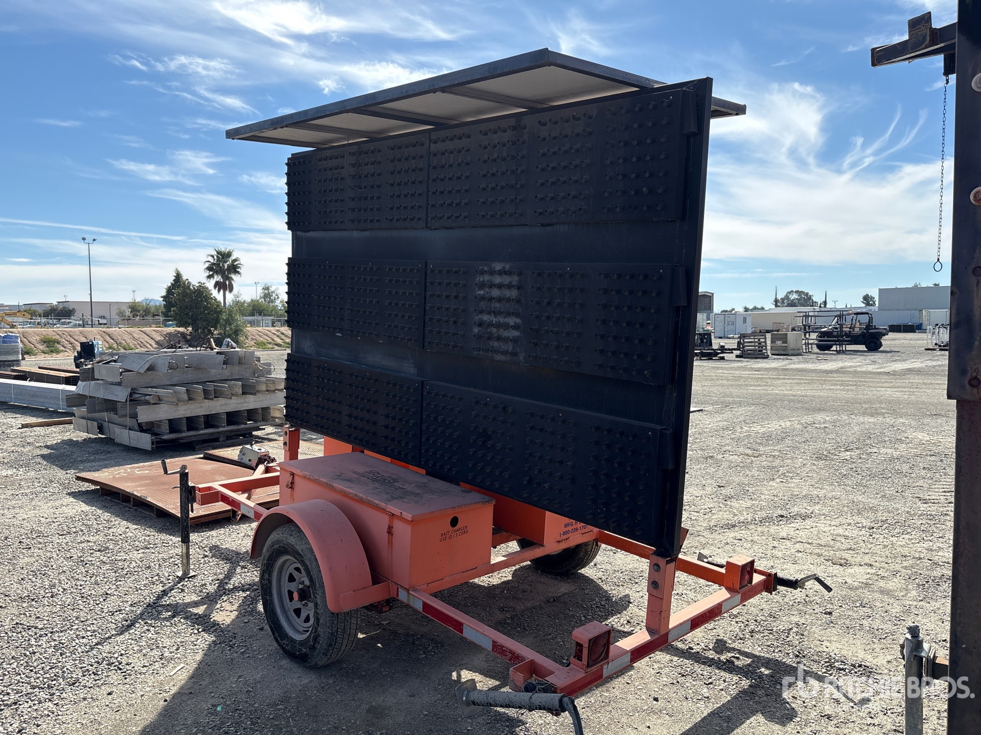 General Appearance with Foto, angolo posteriore sinistro