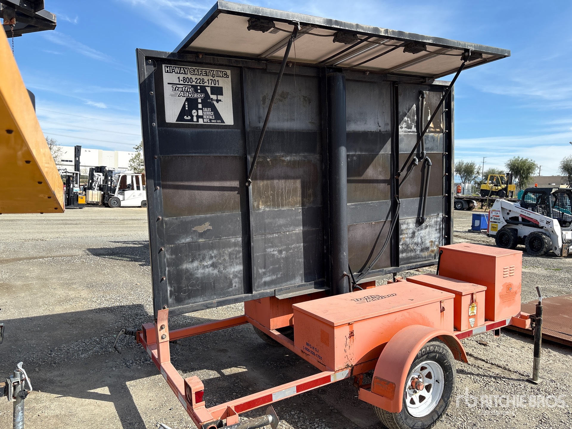 General Appearance with Foto, angolo anteriore sinistro