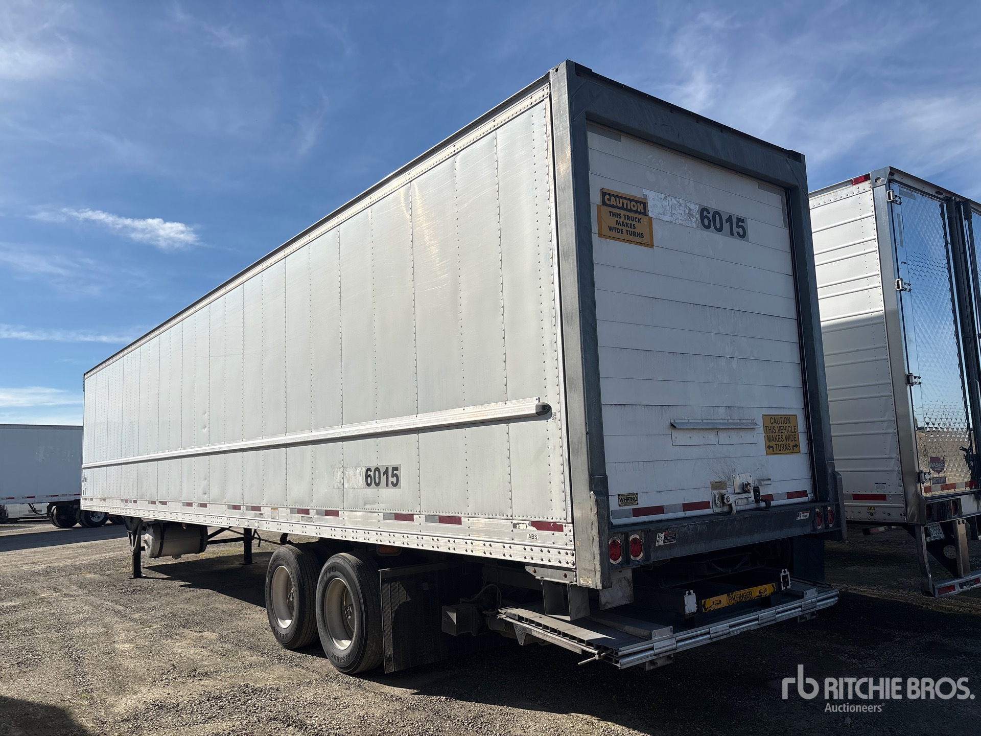 General Appearance with Foto, angolo posteriore sinistro