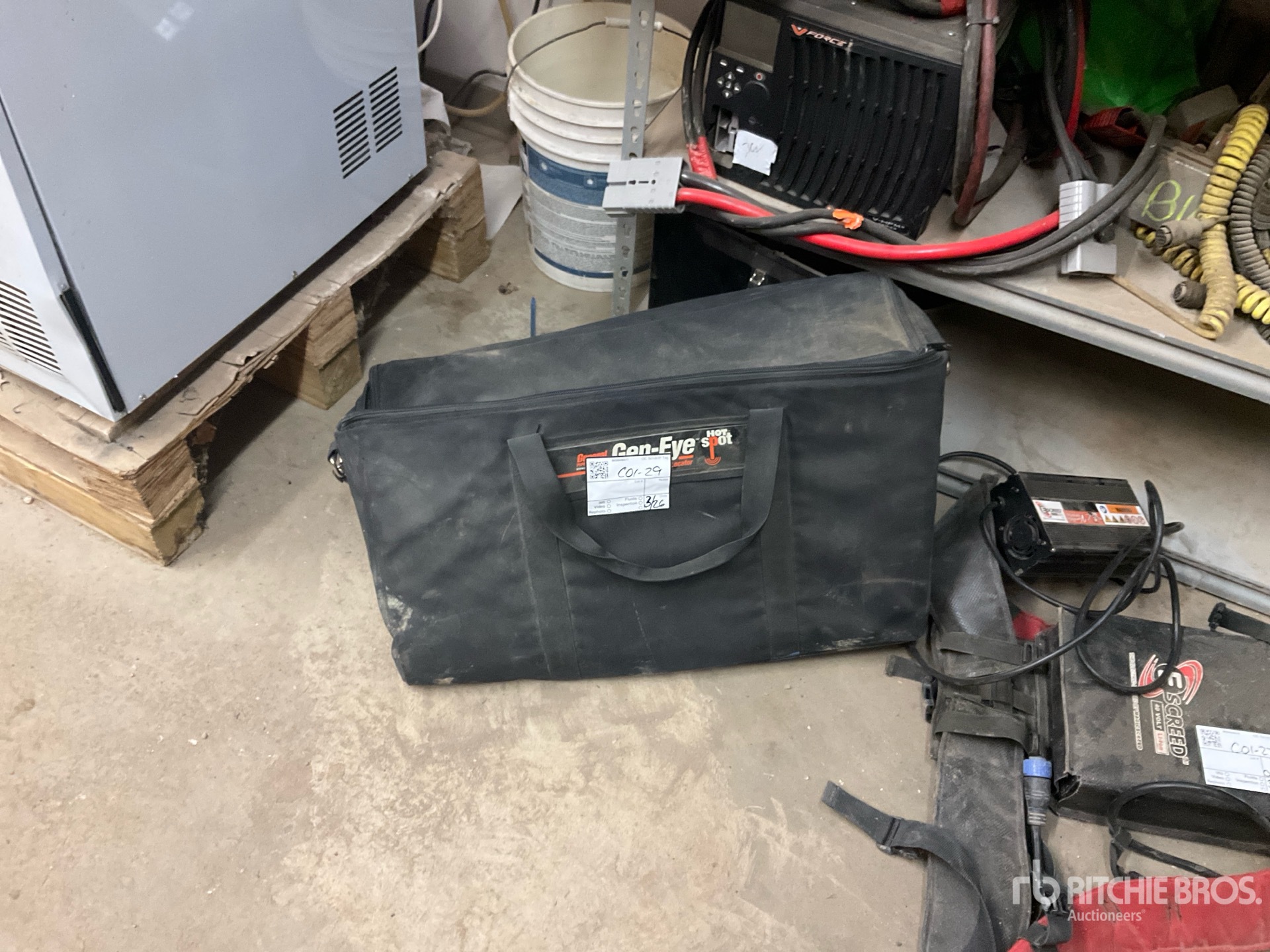 General Appearance with Image, coin avant gauche