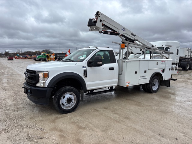 2022 Versalift SST40EIH-02 40 ft on 2022 Ford F-550 XL 4x2 Bucket Truck