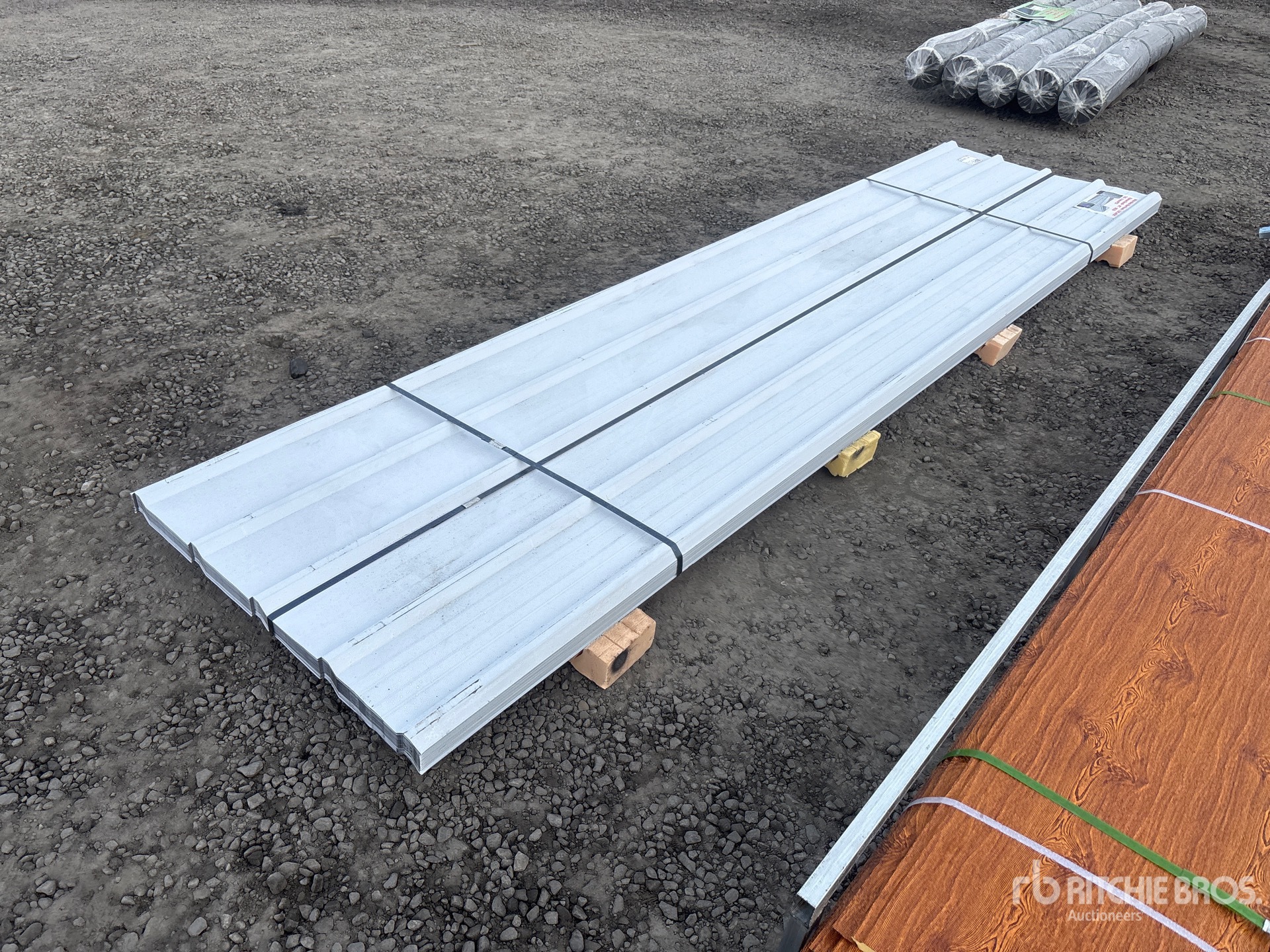 General Appearance with Foto, angolo posteriore sinistro