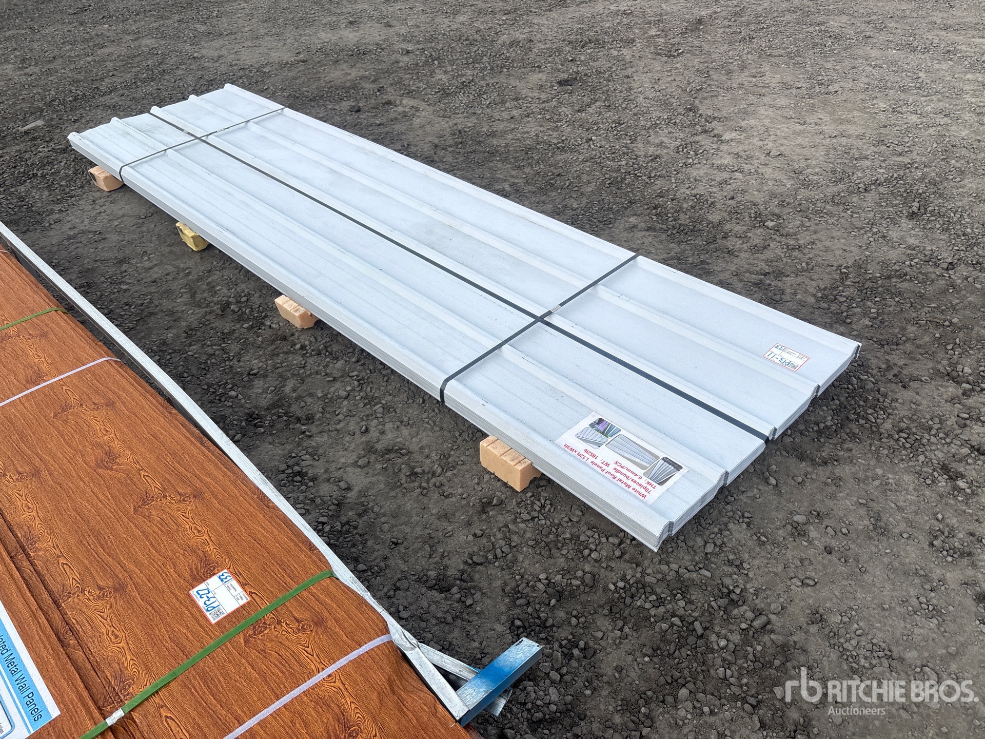 General Appearance with Foto, angolo anteriore sinistro