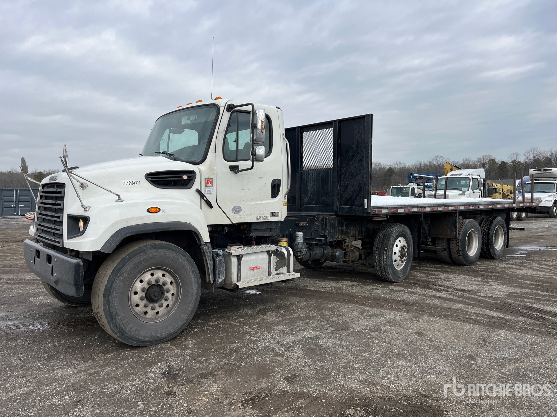 General Appearance with Bild, Ecke vorne links