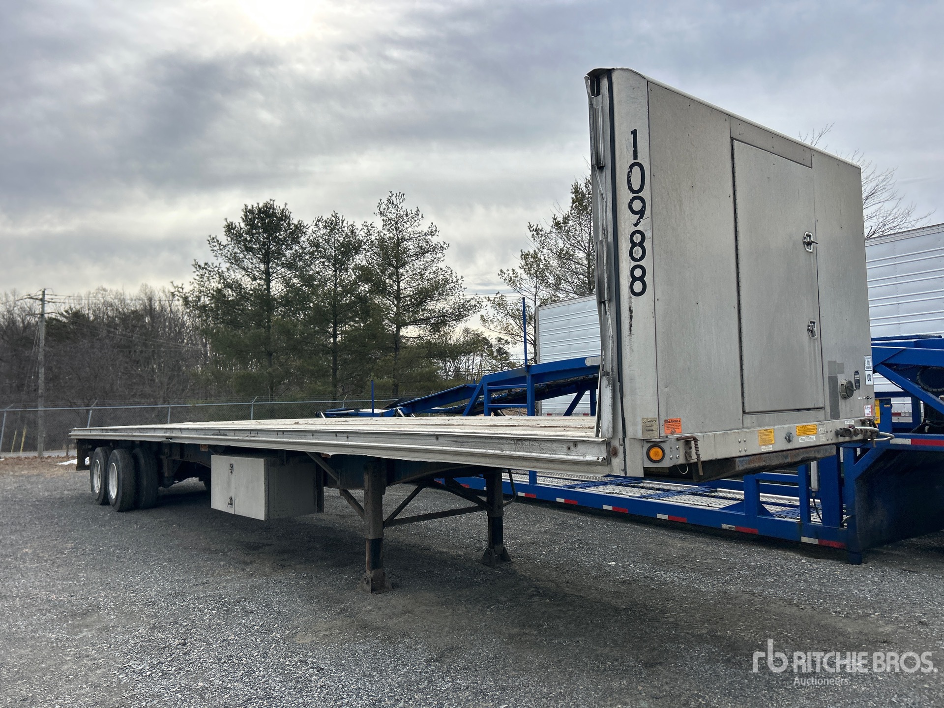 General Appearance with Bild, Ecke vorne rechts