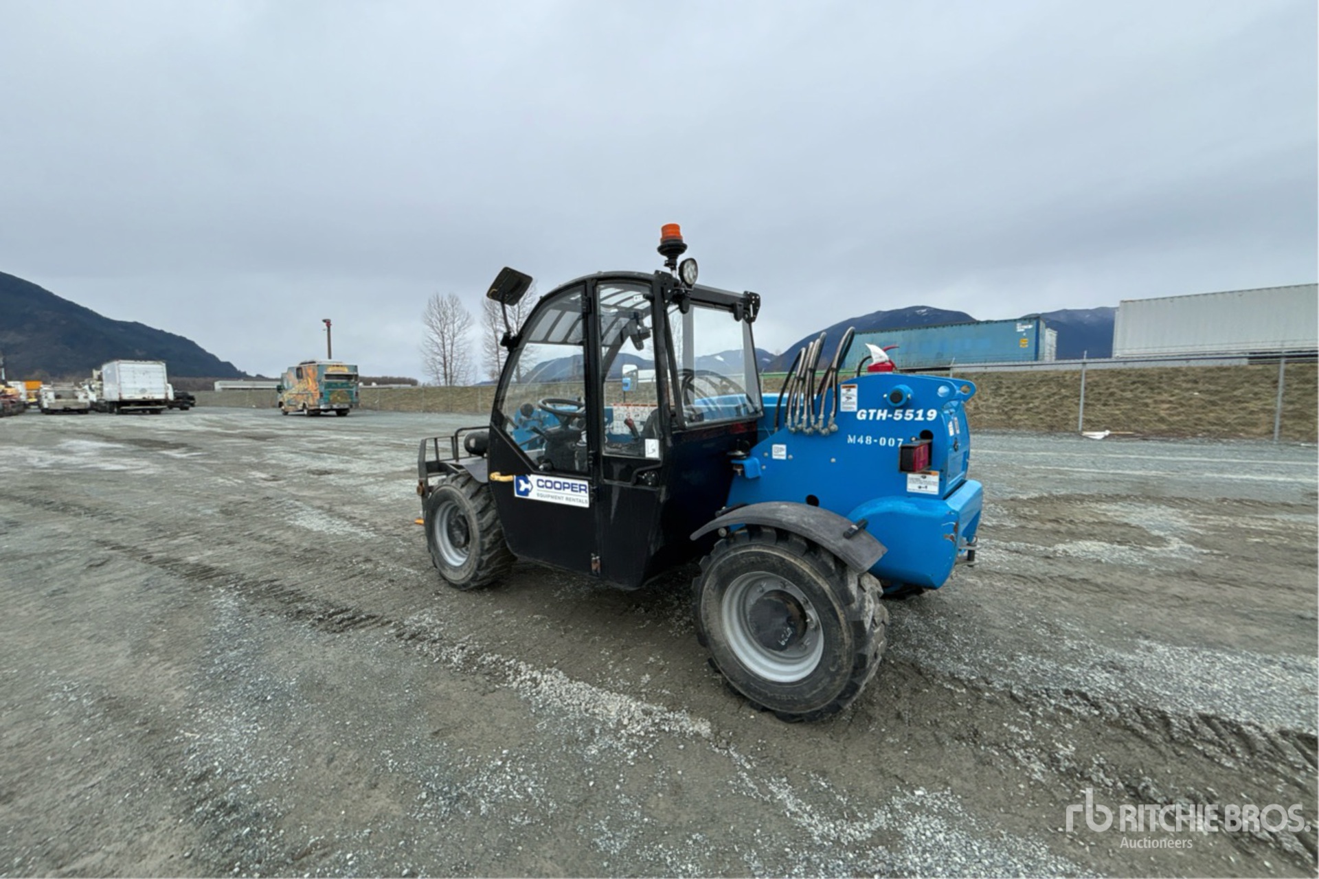 General Appearance with Foto, angolo posteriore sinistro