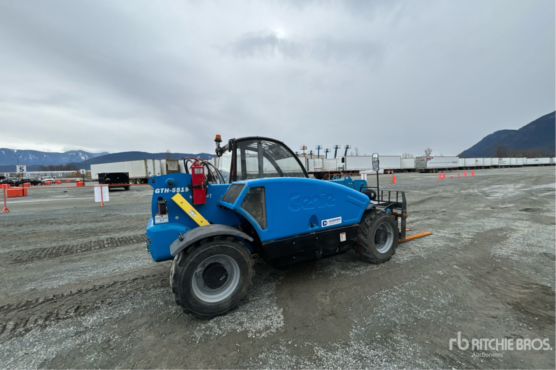 General Appearance with Foto, angolo anteriore sinistro