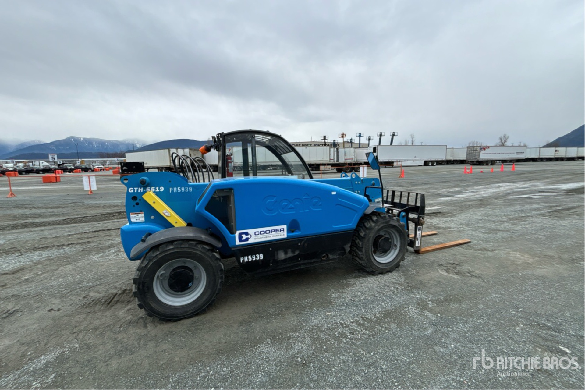 General Appearance with Foto, angolo anteriore sinistro