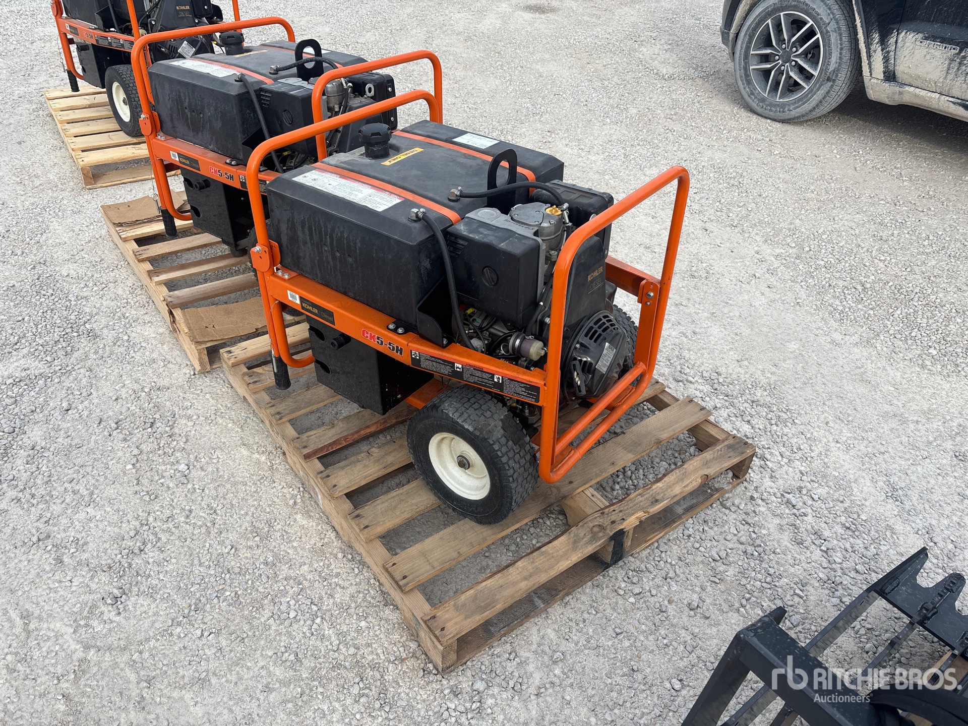 General Appearance with Picture, Right Front Corner