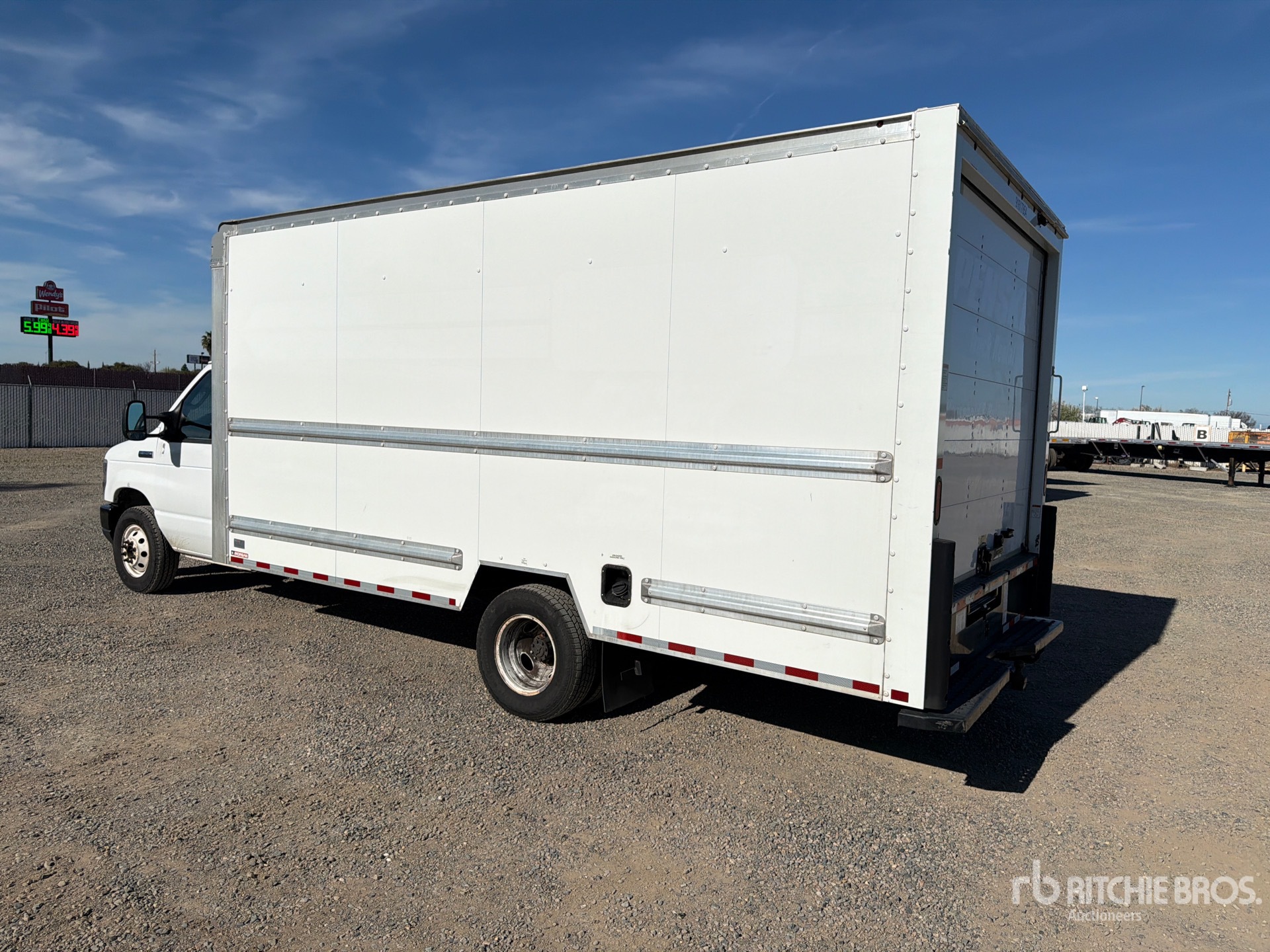 General Appearance with Foto, angolo posteriore sinistro